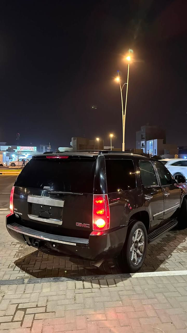 يوكن دينالي 🖤
مديل 12 
رقم بصره انكليزي بسمي تحويل ثاني يوم 
ممشى 140mi 
 الچاملغ الأمامي الايمن صبغ   
موصفات فول لـفول مختنكه 
مكينه 6.200
ويل كروم بلادي 
فتحة 
نقاط عميه 
حساسات كامرة 
كشنات كهرباء + حار بار +  ذاكرة تخزين 
كشن بيجي VIP
كشنات كلها كهرباء قلاب 
سترين كهرباء 
شاشتين 
اضائة ترحيب 
تشغيل عن بعد 
تبرير فول قطعتين ❄️
مكينه كير حداده تخم تاير كلها جديده 🆕  
العنوان: البصرة  
 بيع مستعجل باقي تفاصيل اتصل و تدلل
رقم التلفون: ***********  + وتساب
