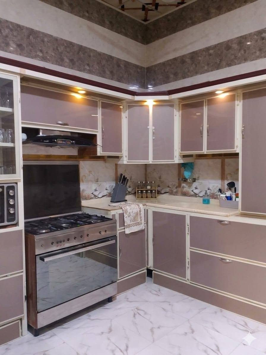 السلام عليكم
🏠 بيت للبيع في سوق الشيوخ - الحي العسكري

شارع المستوصف ويدخل أيضاً على شارع سيد جواد  المنطقة مخدومة بالكامل وقريبة من الخدمات والمرافق الأساسية

📐 المساحة الكلية: 100 متر

 طابو ملك صرف (سند جاهز للتحويل)

 طابقين (بناء نظيف وجديد )

التصميم الداخلي والمرافق:

🛏️ غرف النوم: غرفتين نوم  وحده فوك ووحده جوا + مخزن صغير

صالتين فوك وجوه

وديوانيه + بلكونة مطلة + سطحين 

🚿 الخدمات الداخلية: مطبخ ومجموعات صحية متكاملة.

💵 السعر: [ 80 مليون  ] 

للاستفسار عن البيت 

📱 رقم الهاتف: ***********
بي واتساب

