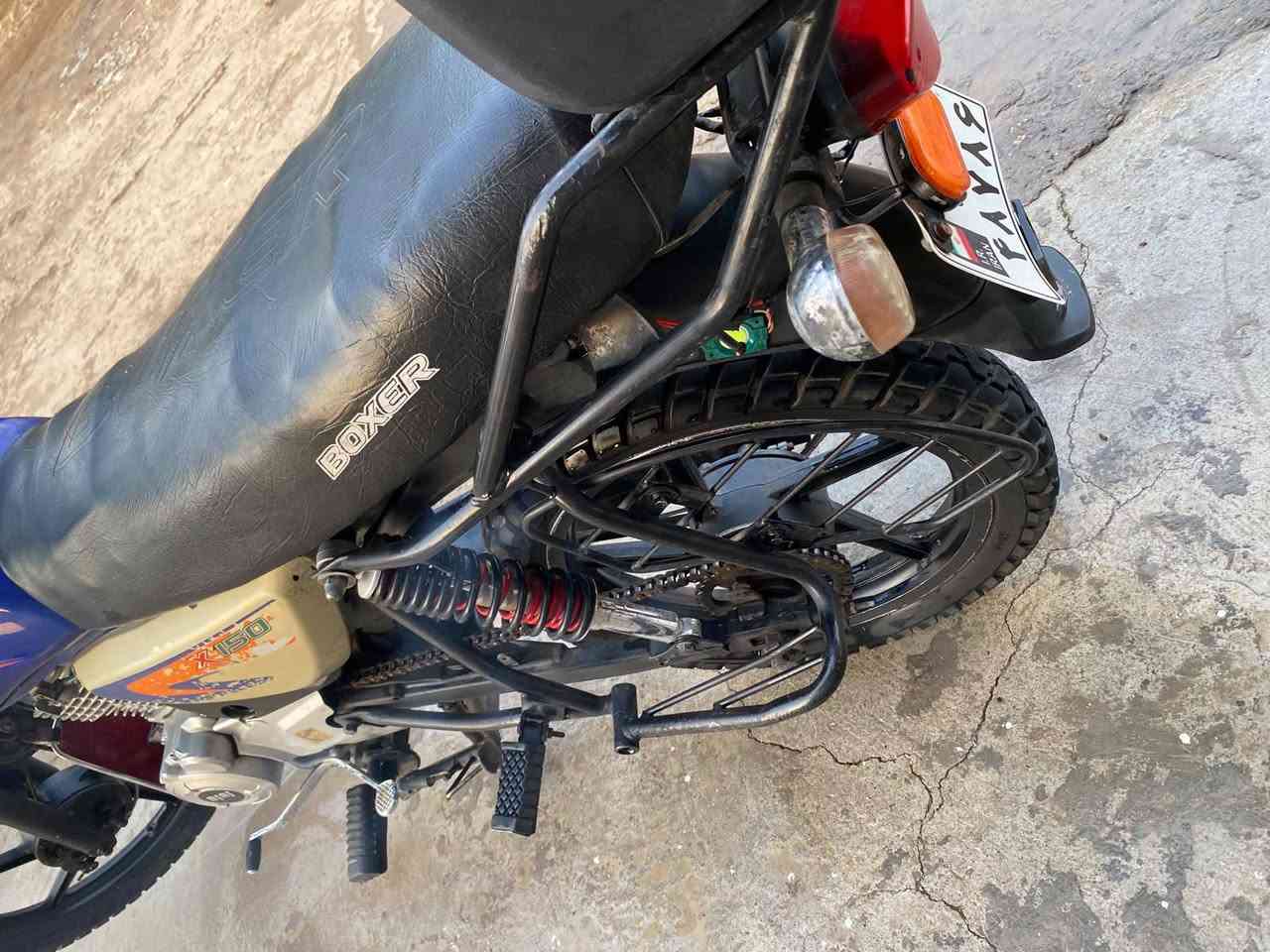 سلام عليكم دراجه بوكسر موديل 20دراجه حلوه ما مفتوحه بس بيه صوت ب مكينه و أوراقه ضايعه اكفله الك عشائر وقانون رايده ب 800مكاني بغداد الكماليه وهذه رقمي***********
