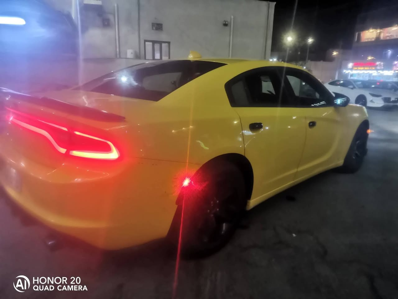 السلام عليكم جارجر وارد امريكي اصفر ليموني بلاد مديل 2017 اصل sxt موصفاتها معروفه شاشه جبيره كير طياره مكينه 3600 كلشي بلادي وجديد السياره ما متعوبه كلش نضيفه حادثها مثل ما موضح مدكر الايمن وراجع  على البارد ومرشوش بسمي بصره خصوصي حره ما مشتغل بيها على الخط سياره بالباب بس ارتب بيها وحداديه كامله مكمله تدفئه تبريد كلشي على البلاد  السعر 165 وبيها مجال رقمي *********** واتساب او اتصال متواجد العنوان البصره القبله حي القائم
