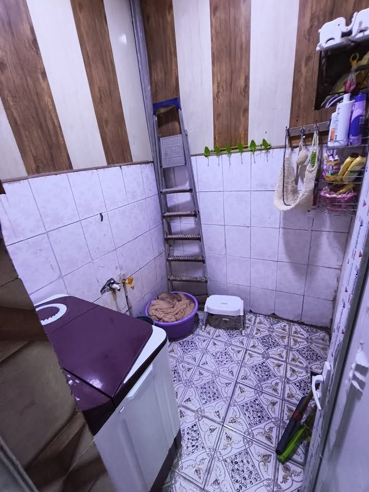 طابق اول 
ديوان +غرفه+مطبخ+حمام+توليت+صاله 
نوب طابق ثاني غرفه +غرفه+حمام+صاله 
مساحت بيت بل طابو 86 متر مربع بل بنيان 100 متر مربع طابو صرف بسمي
ستفسار مراسله وتساب او تصال ***********
