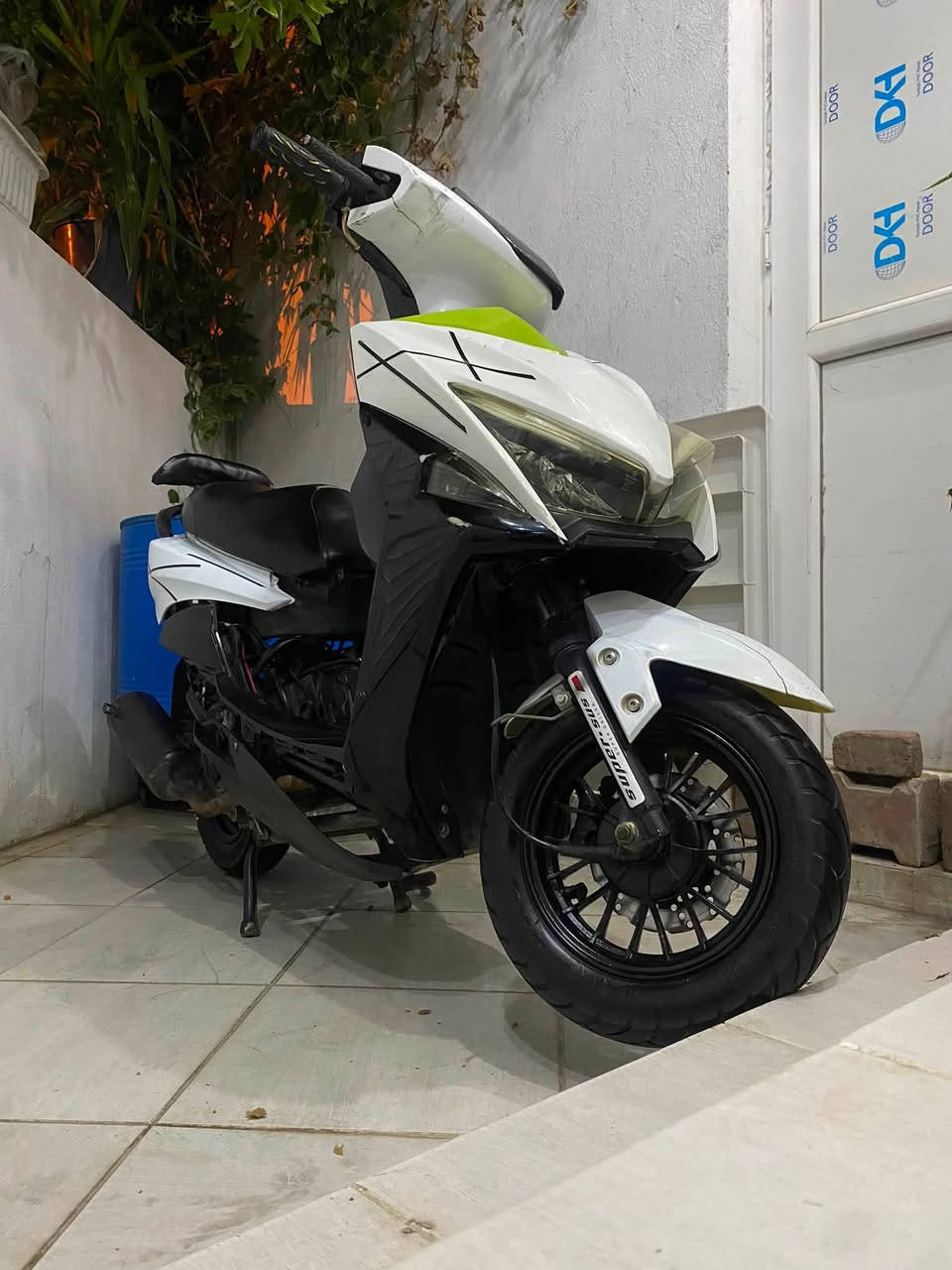 السلام عليكم للبيع ماكس FS موديل 2021 مكينه 125cc كهربائيات كلها شغاله لايت زنون عالي ناصي  بكلايت اشاير كله شغال مكينه كبس مامفتوحه شرط بدون تنقيص ودخان بريكات مضبوطه تايرات جديده وياله رياضي الدراجه مثل الصور واحلى بعد مكان الدراجه سليمانيه بكرجو السعر 330 الف وبيها مجال كلش بسيط حك الجيه للاتصال: 
أسيا *********** / واتساب فقط ***********
