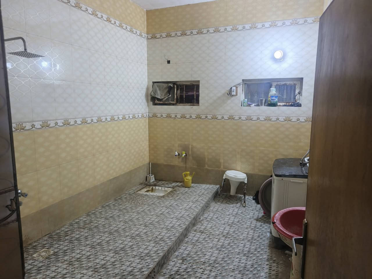 دار للبيع مع مشتمل
الدار

المساحة 800متر 
طابو زراعي سند 25
متكون من 
غرفة عدد. 2-4×5 والثانية سويت 6×5
صالة 10×4
الاستقبال 10×4
المطبخ حار 3×2 والبارد 5×4
صحيات داخية وخارجية 
ممر داير مدار البيت 
المشتمل 
متكون من
غرفة وصالة ومطبخ وصحيات 

الموقع حي العسكري قرب مولدة احمد فيصل
للستفسار اكثر مراسلة الصفحة او الاتصال عل الرقم 
***********
