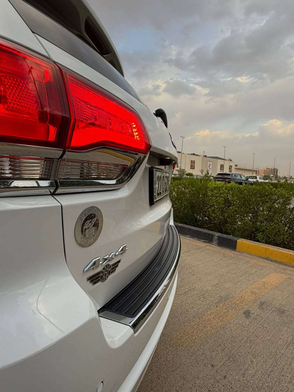وعليكم السلام 🌹
🚙🔥 للبيع جيب جراند شيروكي أوفرلاند موديل 2020 – فول مواصفات 🔥🚙

🤍 اللون: أبيض
✨ الفئة: Overland – فول 
***********
مواصفات
📅 الموديل: 2020
🛣️ الممشى: 58,000 KM
🇺🇸 شركة هارلم
🌍 خليجي
🤍 داخلية بيضاء فخمة
🛞 جكات أمامية
📺 3 شاشات

⭐ المواصفات والتجهيزات:

✅ فتحة سقف بانوراما
✅ جلد فاخر
✅ مقاعد كهربائية
✅ تبريد وتدفئة للمقاعد
✅ ذاكرة مقاعد
✅ شاشة كبيرة
✅ 3 شاشات
✅ كاميرات وحساسات
✅ رادار وأنظمة أمان
✅ تشغيل عن بُعد
✅ باب خلفي كهربائي
✅ ستيرن كهربائي متعدد الوظائف
✅ نظام صوت فاخر
✅ جنوط رياضية
✅ إضاءة LED
✅ جميع مواصفات الأوفرلاند 🔥
✅ كتاب تضليل مروري رسمي وياها 📄

💎 جيب أوفرلاند 2020، فخامة ومواصفات عالية، داخلية بيضاء مميزة، شركة هارلم وخليجي، وماشية فقط 58 ألف كم.

📍 الموقع: السليمانية
📞 للاستفسار: ***********
