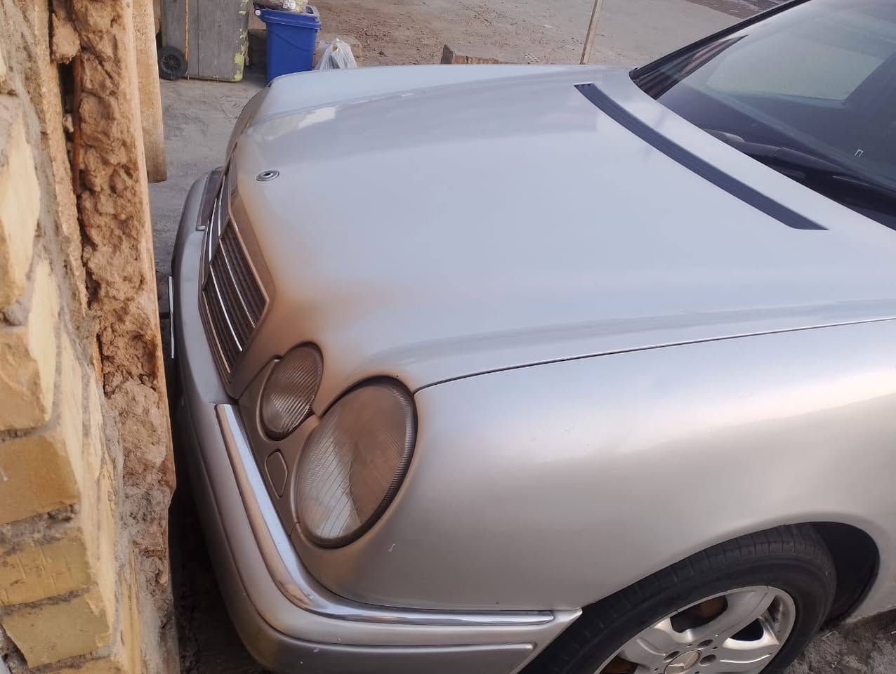السلام عليكم من رخصه الادمن مارسدس ام عيون للبيع موديل ٩٧ باسمي مشروع وطني اللون سلفر محرك ٤ سلندر نوزل كهرباء تبريد شغال وكينه وكير وكهربائيات شغاله تمام كشنات مخمل السياره بدون فتحه مابيها ضربه مصبوغه عام للجماليه السعر ٧٢ وبيها مجال بسيط للاستفسار على الرقم ***********
