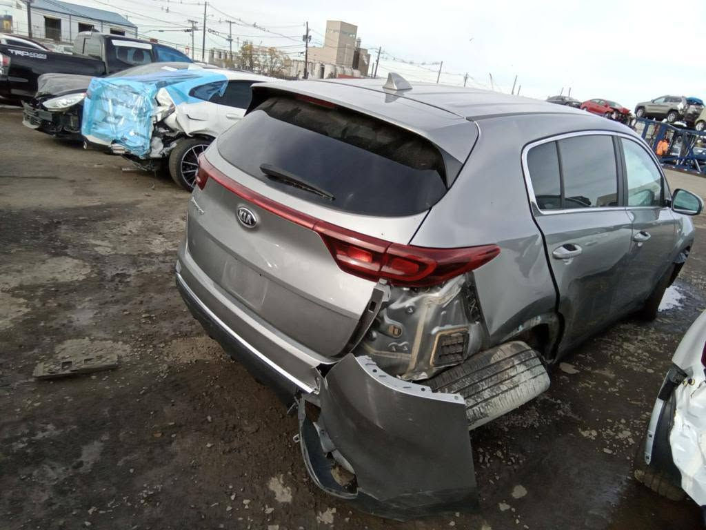 سبورتج 2021 امريكي  رقم اربيل بسمي تحويل مباشر 
مكينة 2400 GDI مكفول 
صور حادثه بلمنشور 
مواصفات : 
شاشه وكامره بلاد 
تحديد مسار 
توقف ذاتي 
ثلاث وضعيات قياده 
قطعتين تبريد 
فور ويل دفع رباعي 
مانع انزلاق 
تثبيت منزلقات 
عداد المسافه 140 الف كيلو 
تخم تاير جديد 
السياره مناقصه شي 
السعر 145 وبيه مجال 
***********
