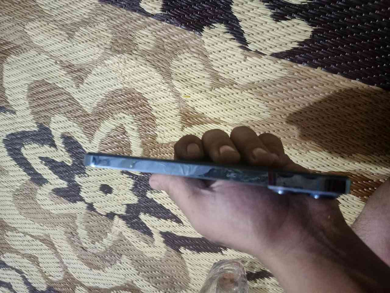 ٢٥٦ جيجا • شاشة مستبدلة • بطارية ٨٢٪