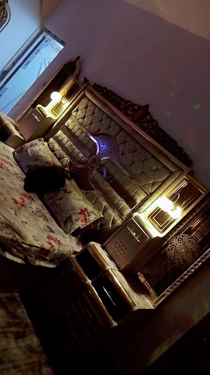 سلام عليكم غرفه تركيه درجه اولا قبل 5اشهر نصبتهه ظهر ابلوك غرفه قويه كلش كلهه اموظحه بلصور السعرررر خاص المو شراي لايدخلي 
رقم ***********
