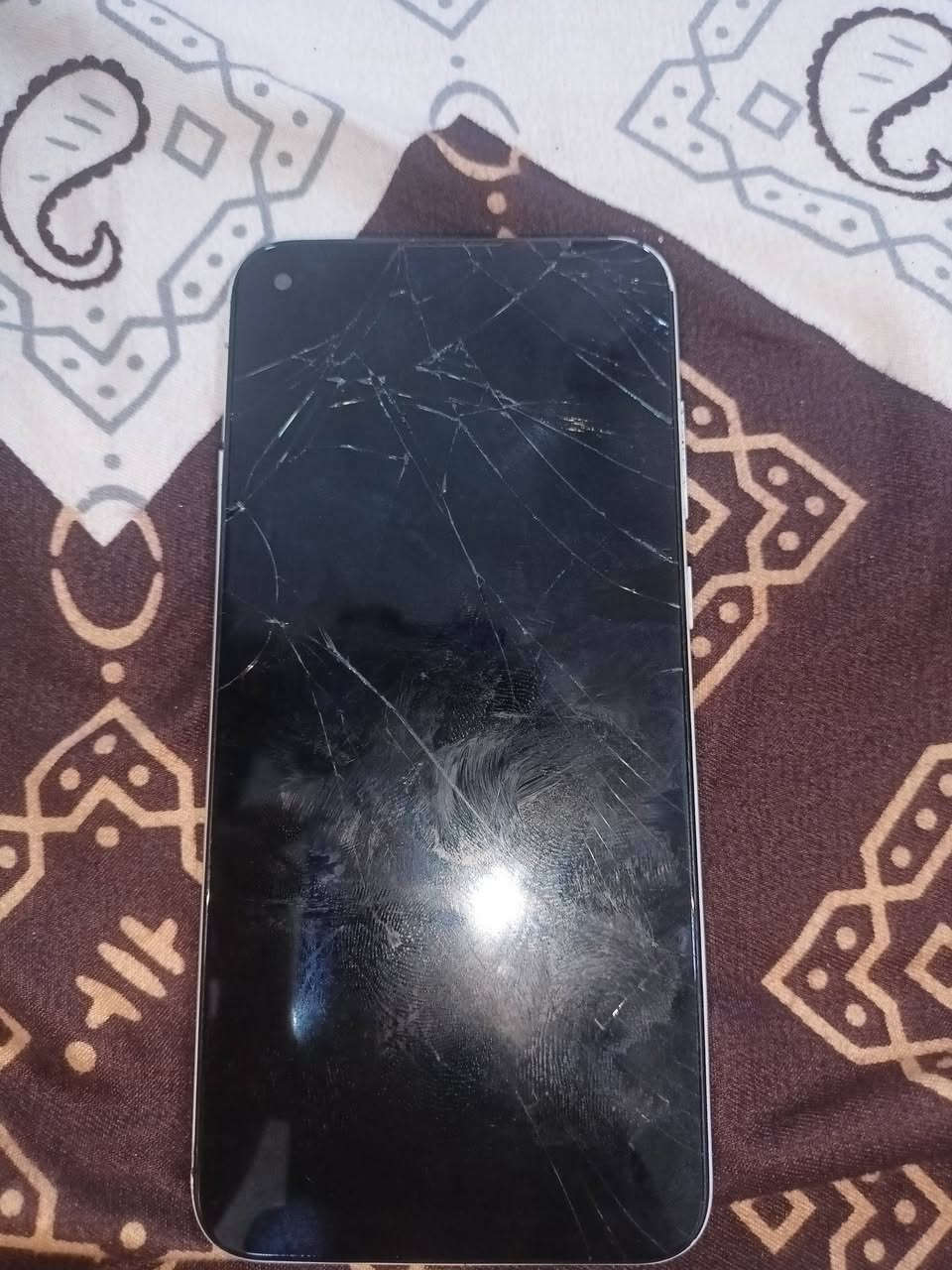 السلام عليكم جهاز اي هدعش البيع شاشه بلادي مابدله بس مفطره شاشه البيع 25 قفل مواصفاته ذاكرته 32 شحن صرف ماكو جهاز فول مستعجل عله بيع مكاني عماره ميسان حي الاسكان مقابيل مطعم جلال رقم هاذ ***********
