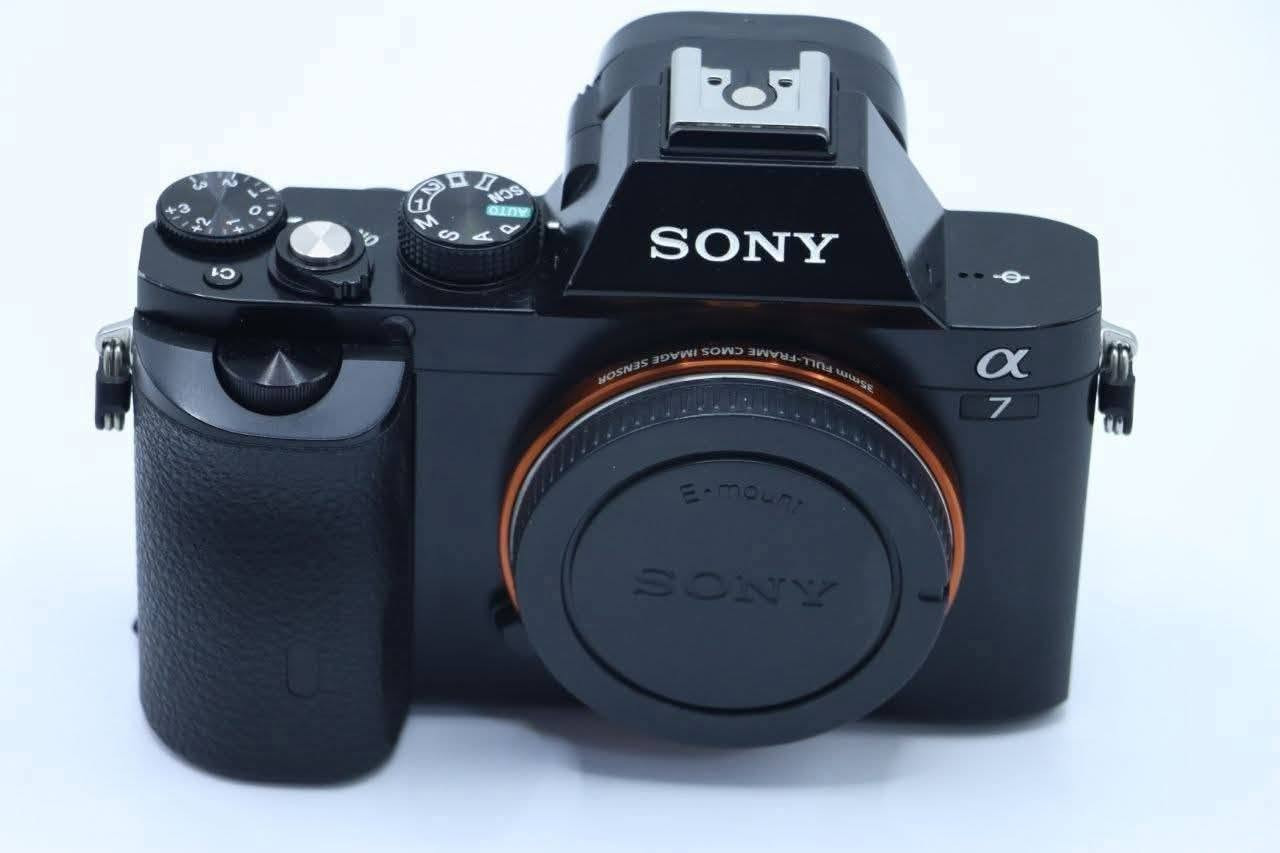 📸 Sony A7 Full Frame للبيع
كاميرا Sony α7 (A7) – Full Frame بحالة جيدة جداً

🔹 دقة 24.3MP
🔹 مستشعر Full Frame
🔹 تركيب عدسات Sony E-Mount
🔹 تصوير فيديو Full HD 1080p
🔹 شاشة قابلة للإمالة
🔹 منظار إلكتروني EVF
🔹 ISO يصل إلى 25600
🔹 مناسبة للتصوير الفوتوغرافي والفيديو وصناعة المحتوى

📦 الكاميرا حسب الموجود بالصور

💰 السعر: خاص
📍 بغداد
🚚 يوجد توصيل

📞 للاستفسار: ***********
