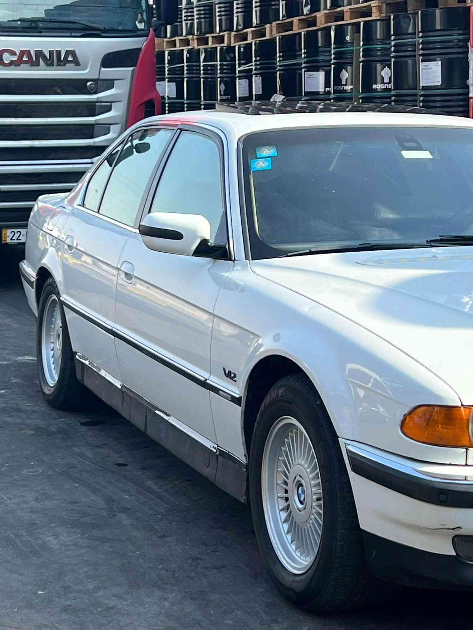 سلام عليكم BMW/750i/V12/1995كفاله عامه صبغ وضربه ونقل وتبديل
رقم بغداد بسمي سنويه ل30  حداديه جديده دبلات خلفي هايدروليك بلاد تخم تاير سلايت شغال مكينه 12سلندر سياره كلها بلاديه تبريد شغال كشنات كهرباء جلد 5بردات خلفيه كهرباء جنطه شفط منضومة زنون كامله شاشه اندرويد ويل شعاع بلاد مال 50 بجم 2000محدث السعر 130وبيها  ترهم مراوس الفينيه او اوباما للستفسار *********** ماكن بصره

