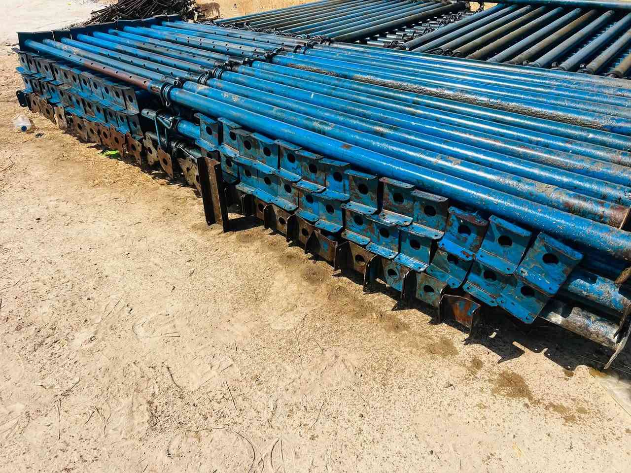 جكات ٤متر للبيع السن الخشن  العدد ١٣٧+تيرود العدد ١٠٠ طول متر السعر مناسب ***********
