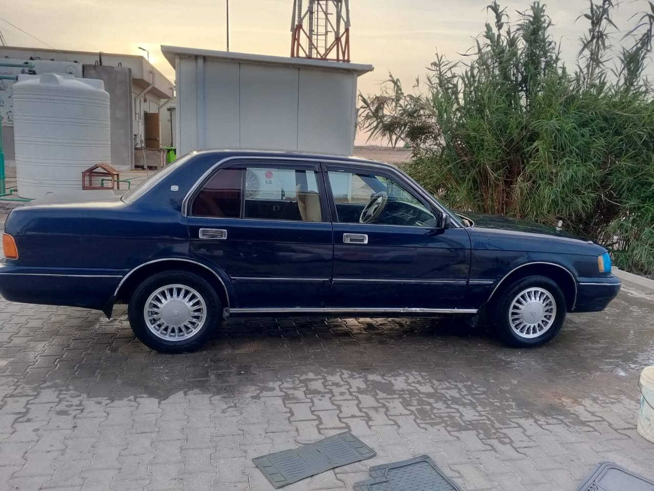 السلام عليكم ارنب يسره بلاد مديل 1993جاهزه مكينه 2500 كير تمام السعر65وبيه مجال الشراي مكان البصره  سنويه 2031 الرقم ***********
