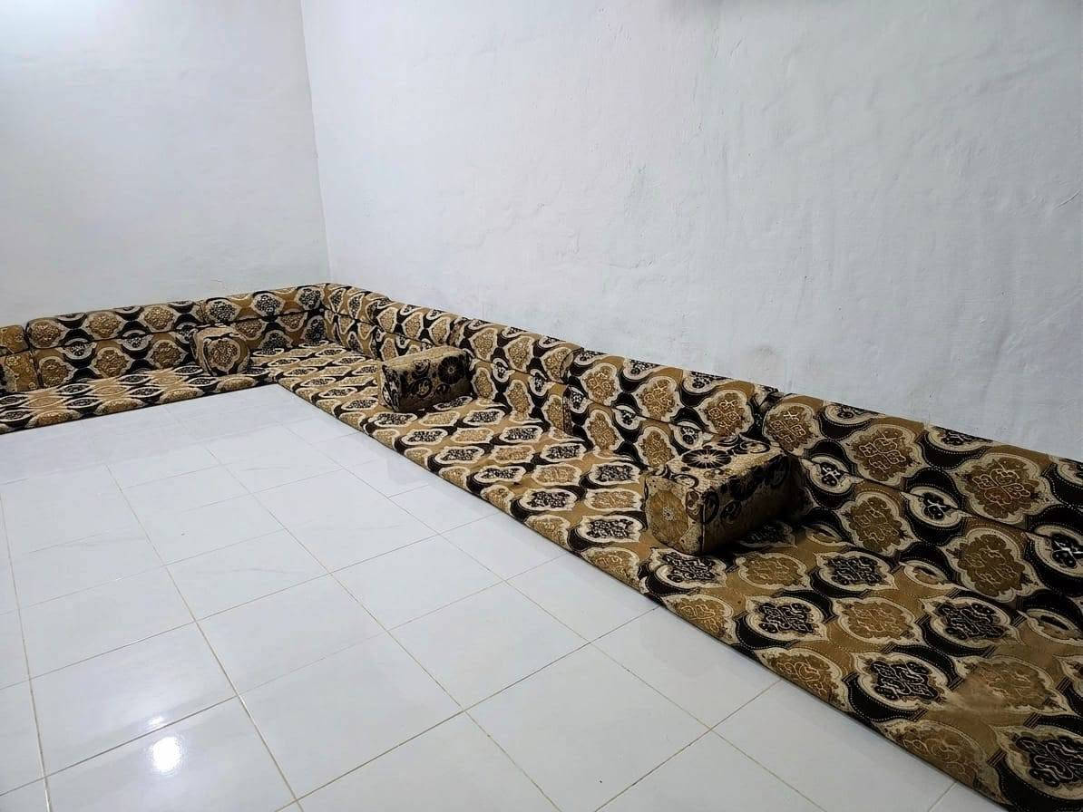 نص ديوان للبيع 4 دواشك و ملحقاته يحتاج غسل 
سعره 75 و بيه مجال 
*********** / العنوان سوق الشيوخ
