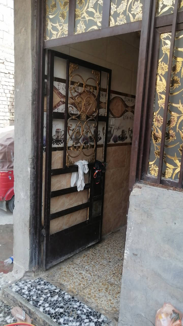 سلام عليكم دار اللبيع بغداد العبيدي مساحته الدار 200او كثر من 200 الموقع واقع حال بنيان جديد يحتوي ع عرف نوم العدد3 وصاله ومطبخ واستقبال معزوله عن البيت وحمامات العدد2 واحد داخلي واحد خارجي وتوك وطرمه جبيره وسعر الدار 85وقابل التفاوض رقم الهاتف واتساب فقط ***********
