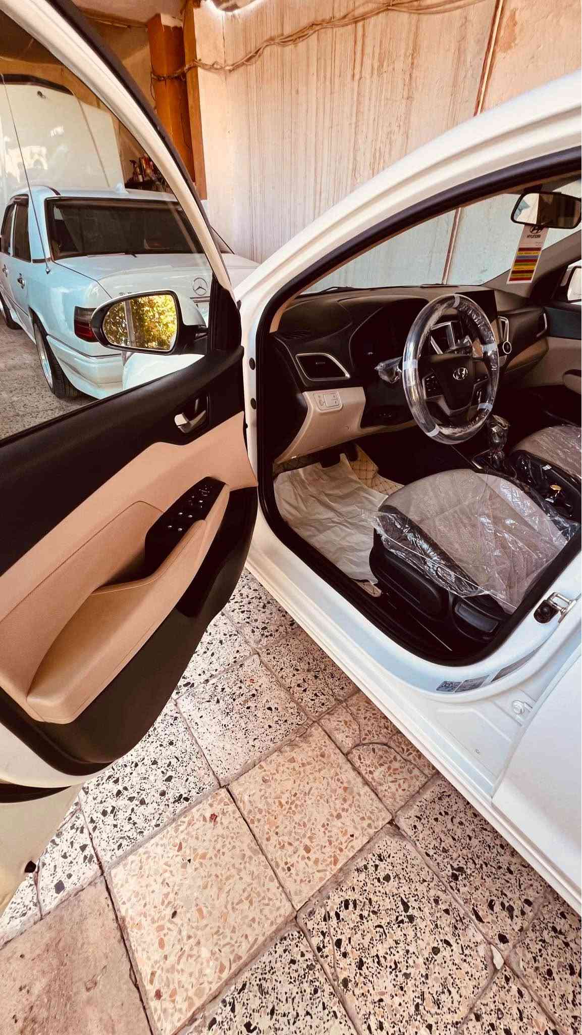 للبيع هونداي اكسند خليجي موديل 2019كلين بدون صبغ بي مكانين بارد صغار كير محرك بشرط جديد جدا اقتصادي بشكل تبريد مركزي قطعتين اشاير بالمرايات لايتات متحركة مضاف اليها شاشه كبيره صوره وصوت وكامره دوارة سنويه هزه فحص كله جديد لحد 31 السعر 123 وشويه مجال مكاني كركوك للاستفسار *********** كركوك, العراق
