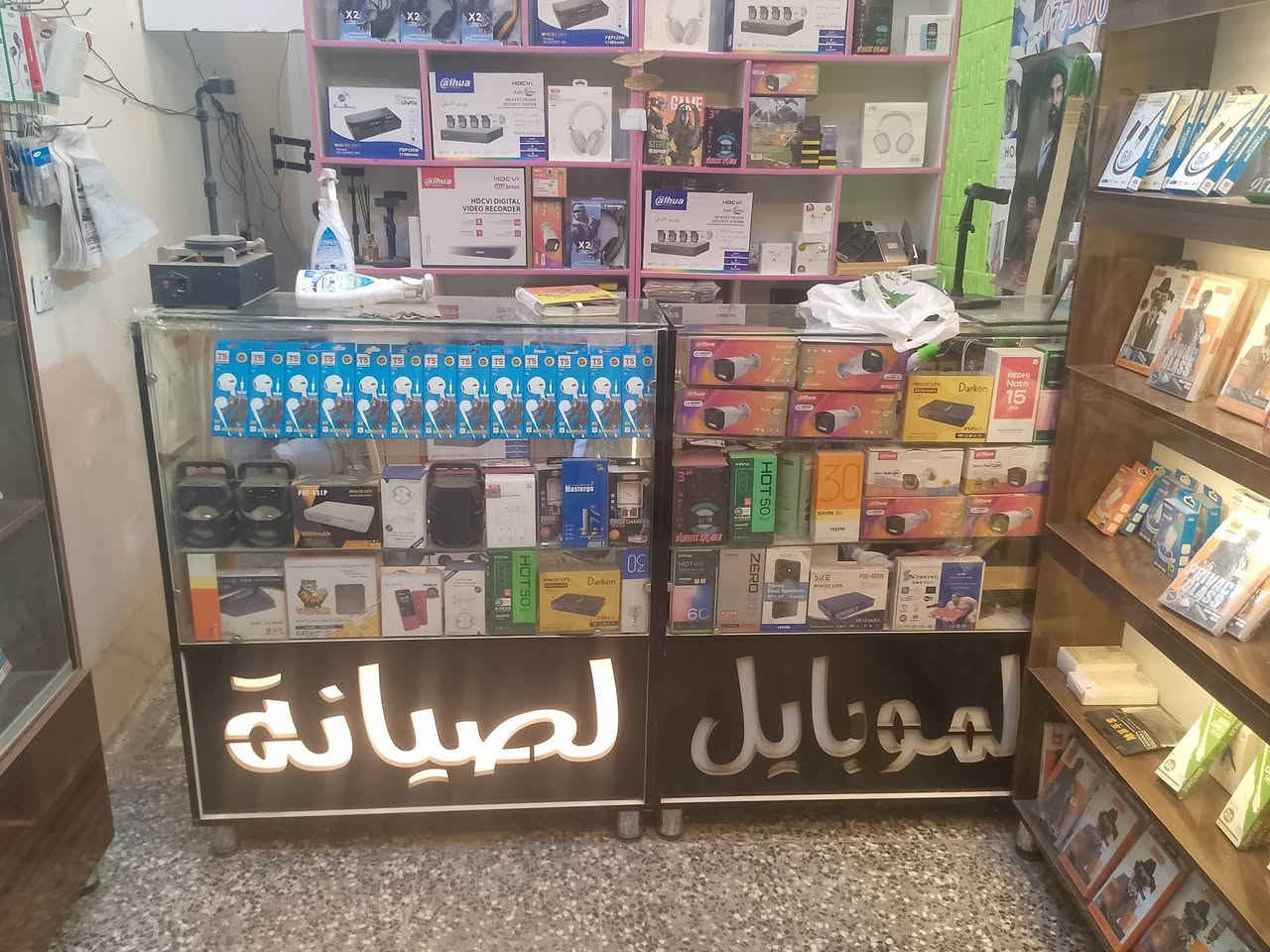 فاترينات • ٢ قطع • بغداد المعامل