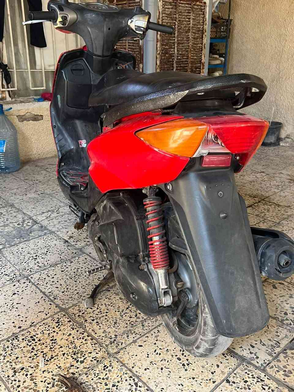 سلام عليكم دراجه سكنس ياباني 110 دراجه شغاله بيها خيط تبخير ابيع كوم حديد سعر 350مجالها قليل حك الجيه ***********
