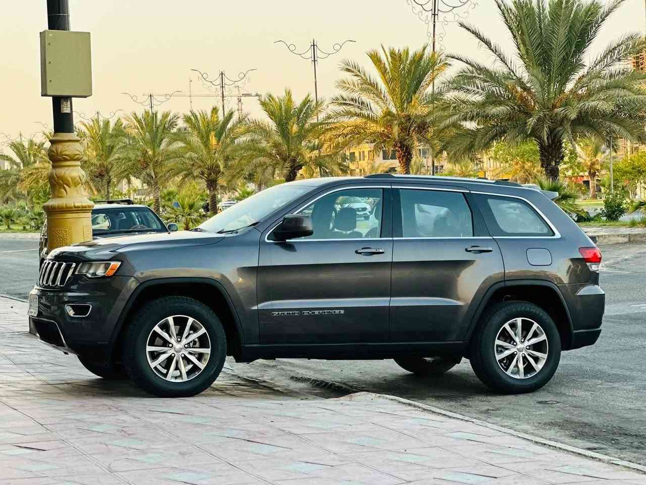 جيب مديل2020وارد أمريكي حادثه جاملغ وبنيد بدون دواخل شرط السعر168(بيع فقط) كير مكينه3600مكفولات موصفات رادرا امامي خلفي ردار جانبي اطفاء ذاتي وقوف ذاتي تشغيل عن بعد نضام سبورت كراسي كهرباء ويل كب كروم وباقي موصفات معروفه للستفسار*********** مكان سياره كربلاء
