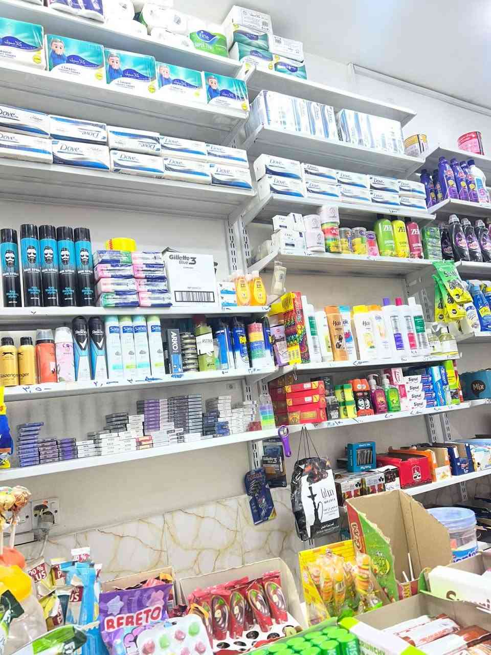 المحل للبيع لعدم التفرغ بسبب الدوام
العنوان المشتل شارع الكوسترات الرئيسي 
المحل + المخزن
المحل جاهز ومليان يحتوي على
6 عارضات عموديه 
3 عارضات مجمده
4عارضات چبس
سبلت 
مبرده جدد
منضومه كامرات + انترنيت
للاستفسار على هاذ الرقم ***********
