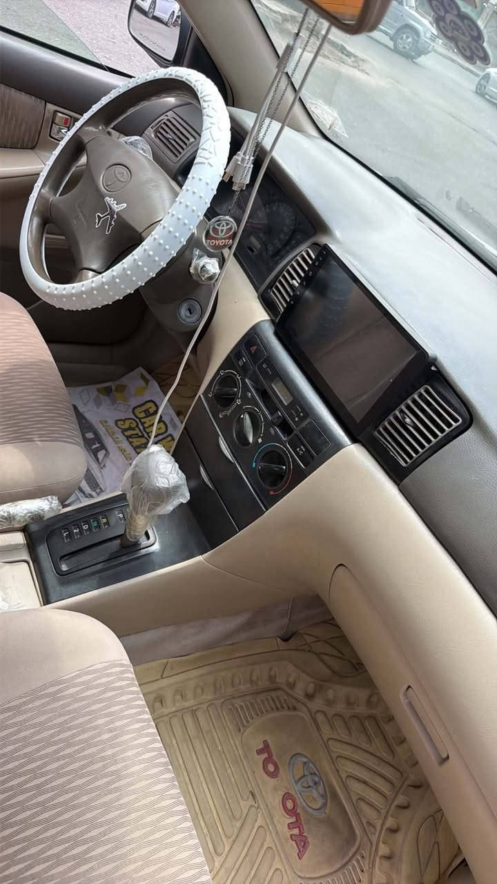 سلام عليكم
سيارة 🚗 كورلا مديل 2006
سيارة بسمي إنكليزي ل 27 
مكفوله من وتبديل فقط صبغ 
تخم تايرات حداديته توني مسويه مشط جديد محرك 1600 كير اوتو جام جوبي شاشه وكامرة خلفيه السعر 85وبيه مجال شراي يتصل ع رقم ***********

