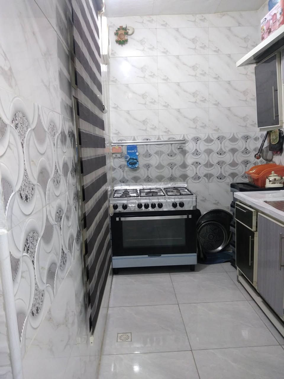 بيت للبيع 50 متر مربع طابو صرف قطاع 31 واجهه 6/50 طابقين  الاول يحتوي ع غرفه وصاله ومطبخ وحمام ومكشوفه والثاني غرفه وصاله وحمام السعر 75 وبي مجال قليل 
للاستفسار الاتصال ع الرقم ***********
