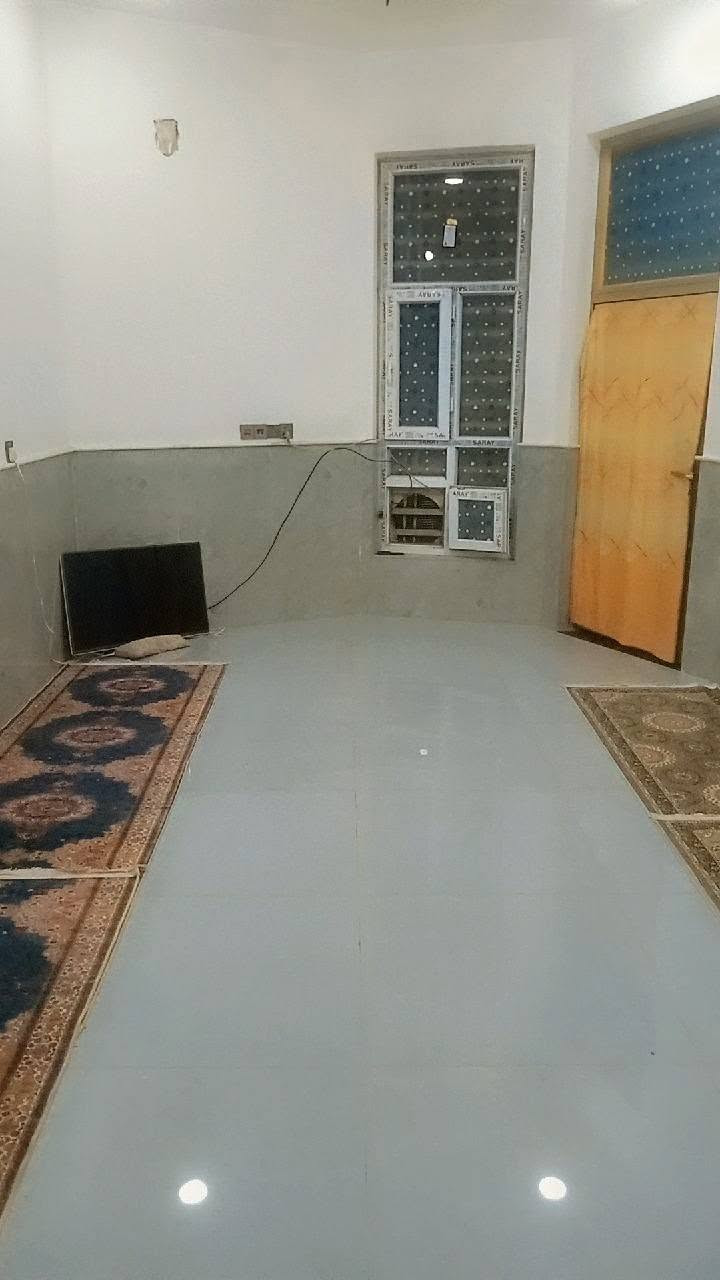 🏡 *للبيع منزل راقي في الديوانية - حي الصدر الرابع - العسكري* 🏡

*المساحة: 360م² واقع حال | السند 277م |طابقين | موقع مميز جداً*

علما ان العقار مطلوب اسكان«55» مليون دينار عراقي

📍 *الموقع*: حي الصدر الرابع - قرب مدرسة العراق الابتدائية - منطقة العسكري - شارع هادئ وخدمات كاملة

*تفاصيل الطابق الأول:*

«استقبال واسع ومعزول»«4×9»

« صالتين استقبال واسعات » 
«الاولى»«3.5×7»
«الثانية»«4×13»

- «غرفتين»«4×5»

«مطبخ داخلي بادر»«5×5»

«مطبخ خارجي حا»«2.5×4»

- صحيات داخلية + صحيات خارجية للضيوف
- تصميم مفتوح يليق بالاستقبالات والعوائل الكبيرة

*تفاصيل الطابق الثاني:*

1- «2 غرفة نوم»«4×5»

2- «صالة عائلية»«4×10»

3- 2 سطح للاستخدام والجلسات

-سطح الطابق الاول 
-سطح طابق ثاني واسعات

*مميزات البيت:*
✅ مساحة كبيرة 360م تبني براحتك 
✅ موقع حيوي قريب للمدارس والخدمات
✅ بناء سنة«2026» بناء متين وتقسيم عملي 100%
✅ مناسب للسكن وللاستثمار

بيت العمر اللي تدور عليه موجود هسه بالديوانية 💎

للاستفسار والمعاينة اتصل: [***********] 
المعاينة متاحة يومياً
