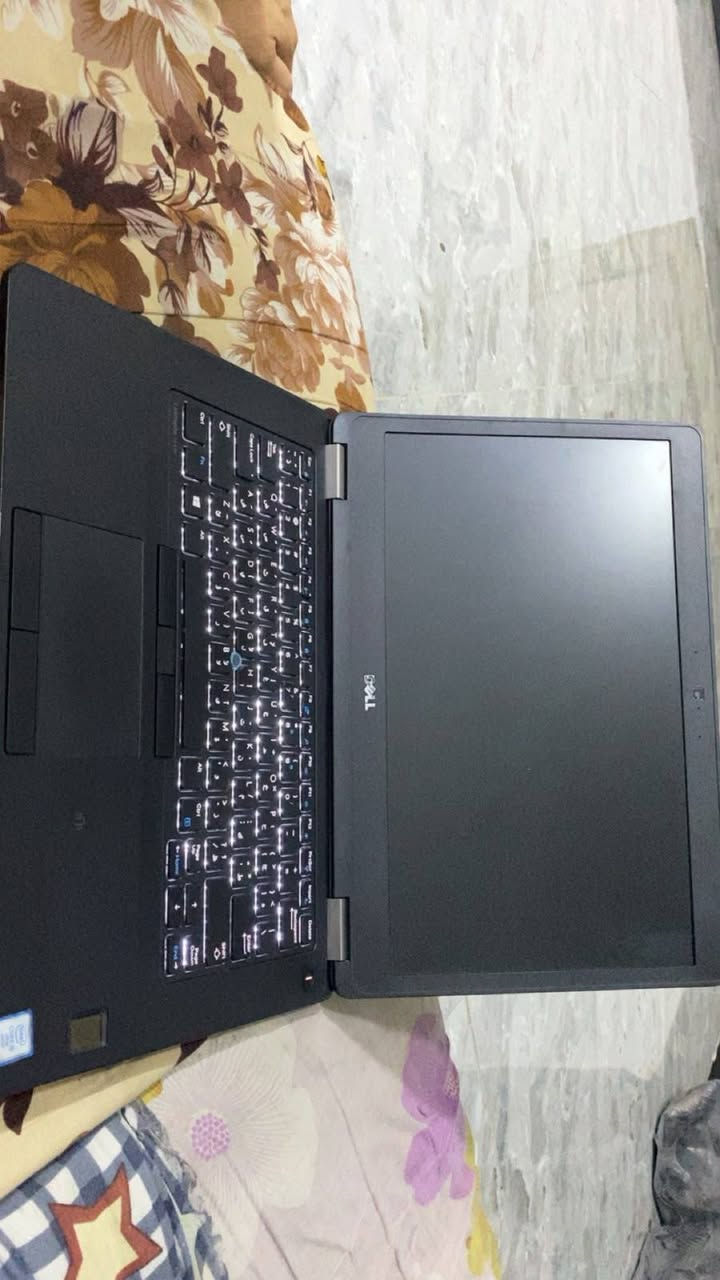 💻 Dell Latitude E5470 - لابتوب البرمجة والدراسة والعاب  خفيفه  و متوسطة 💻
أبرز نقاط القوة للجهاز:
المعالج: Intel Core i5-6440HQ (من فئة HQ رباعية النواة عالية الأداء، وليس فئة U الموفرة للطاقة – يعطيك قوة وسرعة مضاعفة في المعالجة).
كرت الشاشة: منفصل AMD Radeon R7 M360 بسعة 2GB (ممتاز لتشغيل ألعاب مثل PES, CS:GO, GTA V وبرامج التصميم).
الذاكرة العشوائية (RAM): 8GB DDR4 لسلاسة التنقل بين البرامج.
التخزين: SSD 256GB سريع جداً لإقلاع النظام وتشغيل الألعاب في ثوانٍ.
المميزات: كيبورد مضيء، شاشة بدقة عالية، وبدن نظيف وبحالة ممتازة جداً.
الملحقات: الشاحن الأصلي + ماوس وايرليس هديّة.
💰 السعر المطلوب: 290 الف  دينار عراقي (قابل للتفاوض بسيط للجادين).
📍 المكان: [كفائات سيديه-شارع اربعين]
📞 للتواصل:على خاص او على  واتساب: [***********]
