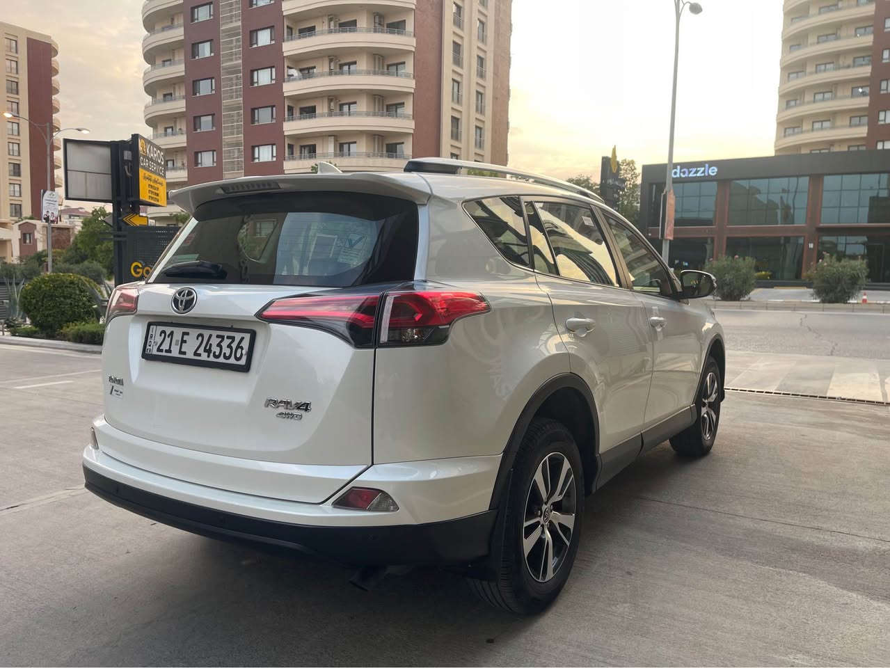 تویتا rav4 le awd  دەبڵ ئەکسل ٢٠١٨ سفری شەریکەی ساز نموونە لە جوانی ٩٢ هەزار رۆشتوە سیرفزی عامی بۆ کراوە رۆن مەکینە  هایدرۆلک  گیری شەریکە بۆ گۆراوە  کیرو مەکینەی  مەزبوتە دەستکاری نەکراوە یەک دینار مەسرفی تیدا نیە سەنەوی نوێیە بەناوی خۆمانەوە  
  بێ بۆیاخ رەسمی سۆنەری دانراوە   نرخی ١٩٣ گەلاو مەجالی کەم 
ژمارە مۆبایل *********** السليمانية, العراق
