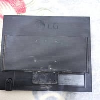 شاشة LG • ١٩-٢٠ بوصة • VGA فقط