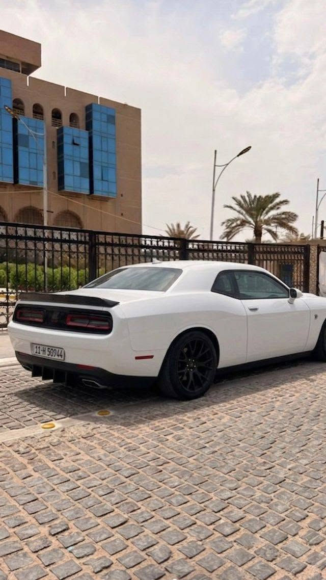دوج تشالنجر ٢٠١٨ للبيع
مواصفات sxt Black top
تشغيل عن بعدRemote Engine Sta
دخول ذكي وبصمه تشغيل Smart Key with Keyless Entry
شاشه كار بلي Apple CarPlay
نظام اي بي اس مع نظام مانع انزلاقABS (Anti-lock Braking System) & Traction Control
مثبت سرعهCruise Control
وبعد بيها هواي مواصفات مكينه 3.6L كير 8 سرع سياره داخله كلين انه ضربتها بالعراق نعوجن فقط مكان البراغي الي تنشد عليها البدنه مال الدعاميه سياره نضيفه ونصبتها حلوه بيها بارد بالجاملق الخلفي والدعاميه الاماميه يرادلها صبغ الباقي كله جاهز رقم بغداد بأسمي تحويل مباشر مكان السياره بصره للاستفسار اكثر ***********السعر خاص
