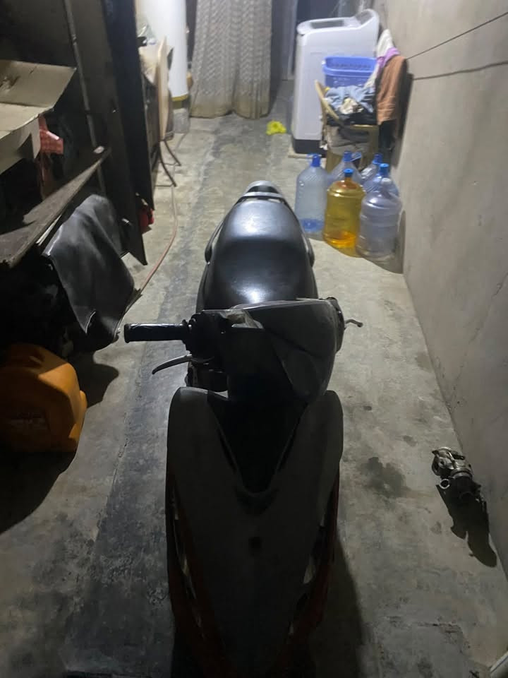 السلام عليكم
كامكو جي فور نوزل
تمشي 140 مكينتها 125cc
عطلها كهربائيات هية تشتغل بس تقطع ابيعلك كوم حديد
السعر 125 وبيها مجال للشراي 
مكاني بغداد البياع
استفسار ***********

