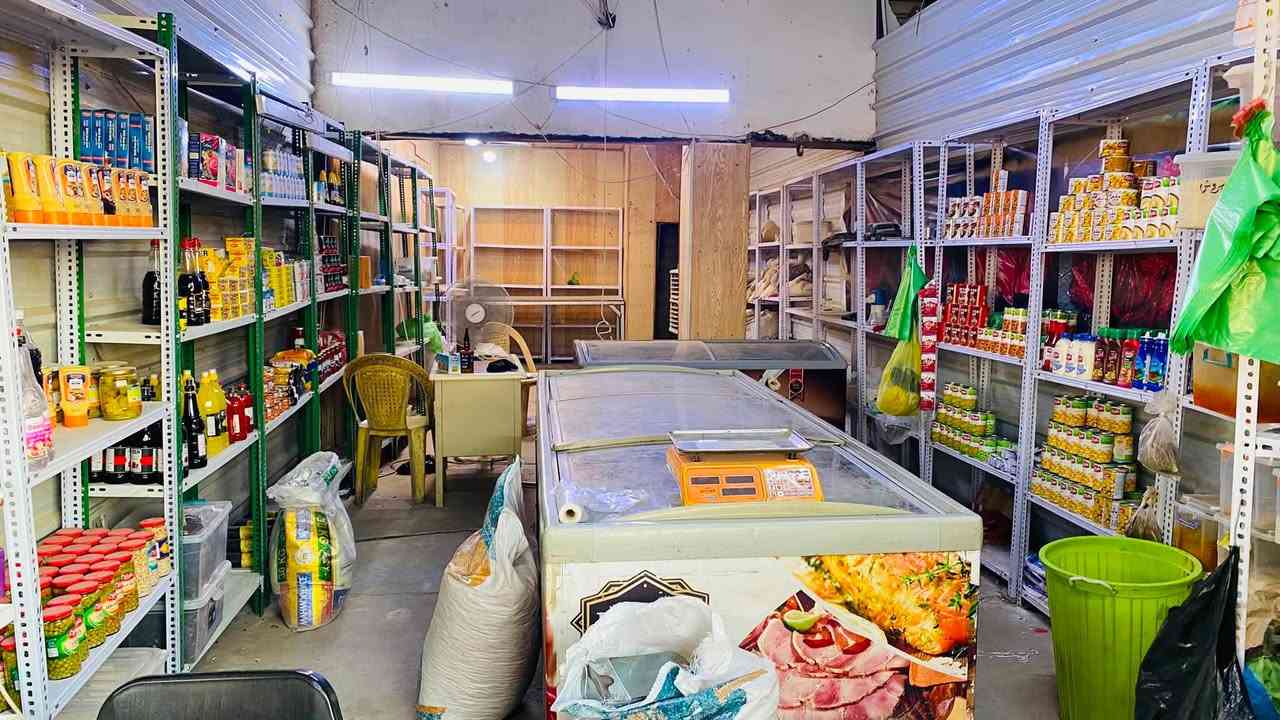يا الله على بركه لله 

للبيع محل في سوق الساحه 
كامل مكمل هوه والمواد 

سبب البيع عدم التفرغ 
رزقه خير من الله 
للستفسار ***********
