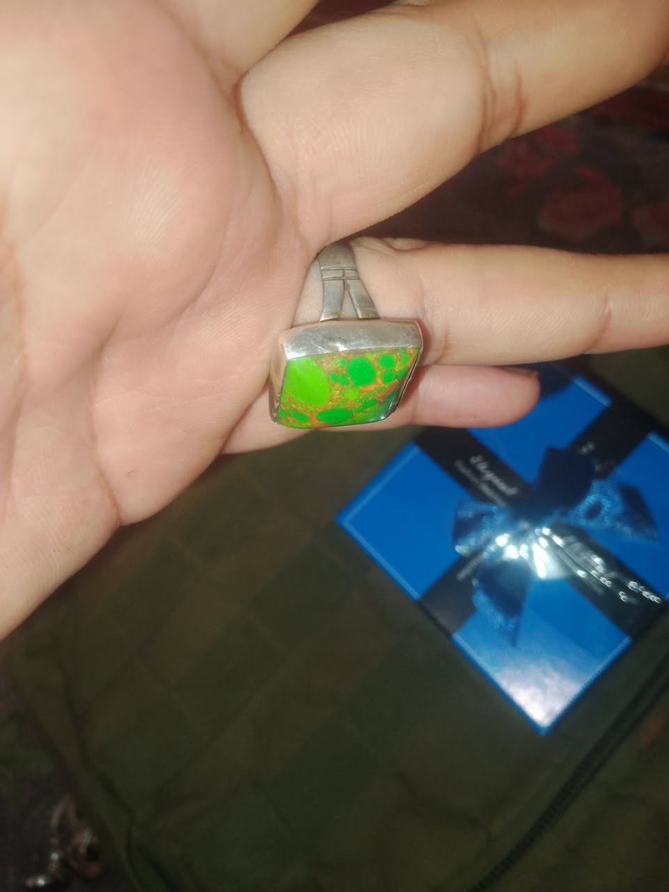 نوادر خاتم فيروز تفاحي مرتب تحفه نضيف صياغه فضه 925 بيع ولا عدك .ب 2 محابس راوسك لا عجبني
