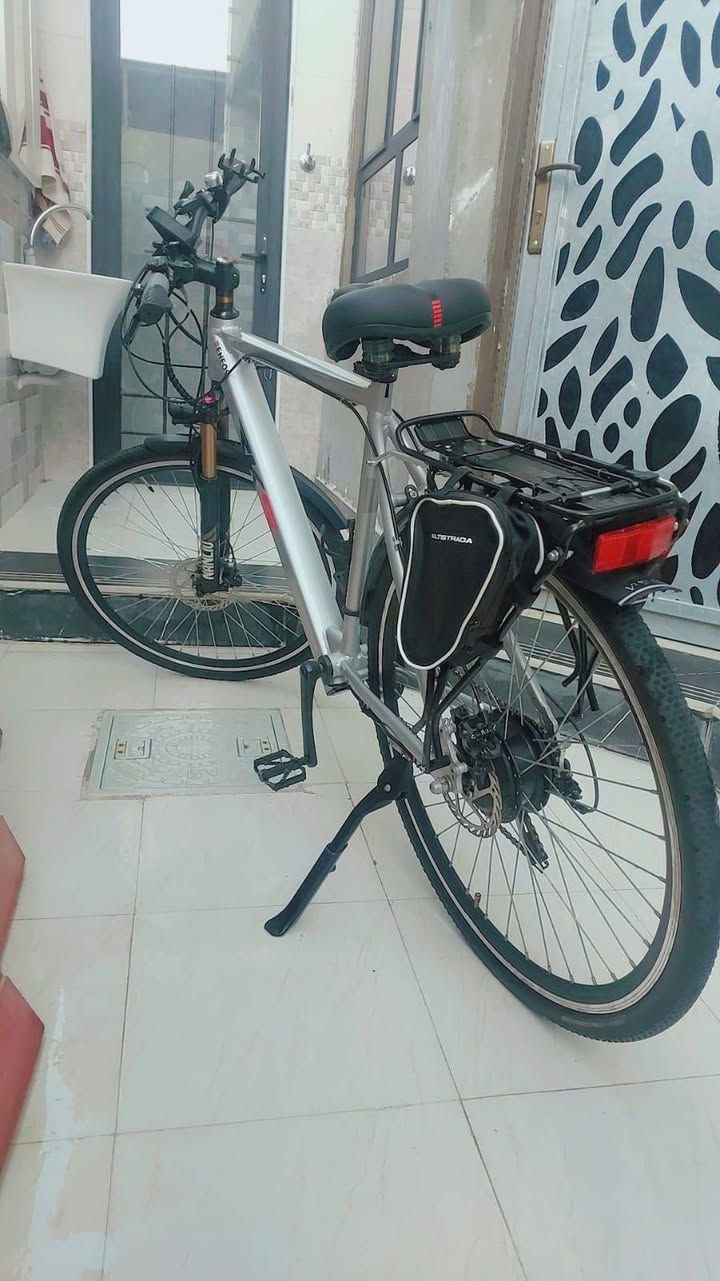متاح سي 700 أوربي اخو الجديد مستخدم قليل جدآ  مساعد شحن 36V 250W بطارية دبل امامي بريكات دهن مكاني البصره تفاصيل اكثر الاتصال على الارقام ***********
*********** واتساب متوفر 
السعر 600 وبي مجال بسيط الطيبين
