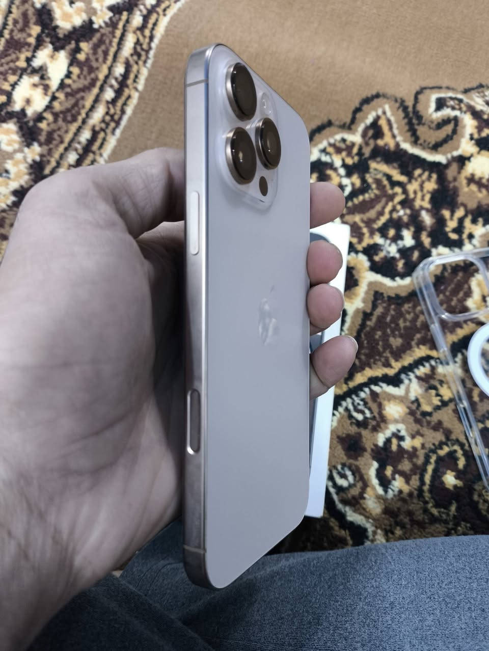 سلام عليكم ايفون 16برو ماكس مكفول كفاله عامه بطاريه 91ذاكره 256تك شرق اوسط سعره 1400بي مجال مكان كوت جديده ***********
