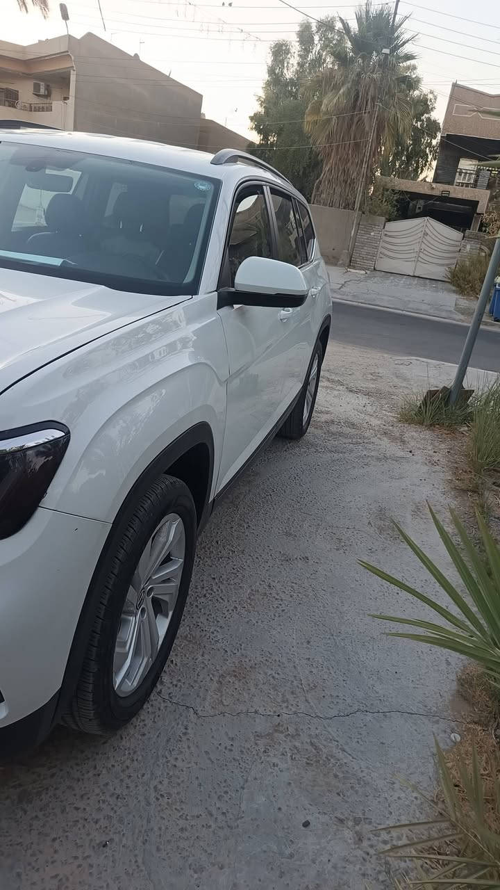 يالله
السلام عليكم 
للبيع – Volkswagen Atlas SE 2023
فولكس واكن اطلس فاملي فول مواصفات
 (عدا الفتحة)
سيارة عائلية قوية، مريحة، ونظيفة جداً
⚙️ المواصفات:
 • محرك 3600  6 سلندر 
 • دفع رباعي AWE 
 • تشغيل بصمة + تشغيل عن بُعد
 • شاشة كبيرة تدعم Apple CarPlay و Android Auto
 • 7 مقاعد – 3 صفوف
 • جلد اسود 
 • تبريد ثلاثي + تحكم كهربائي بالمقاعد
 • أضوية LED كاملة
 • كاميرا خلفية + حساسات أمامي وخلفي
 • نظام النقطة العمياء
 • تحذير اصطدام + كبح تلقائي
 • مثبت سرعة ذكي (Adaptive Cruise Control)
 • نظام مراقبة المسار
 • باب خلفي كهربائي 
📌 ملاحظة: حادث خفيف (صبغ جاملغ امامي ) 
📍 رقم دهوك 
📍 السيارة موجودة.   صلاح الدين . بيجي 
ماشيه 107 الف كيلو ممشاه امريكا قبل سبوع ترقمت سياره 

💰 السعر 247$

📞 للاستفسار:  ‪***********‬‏
