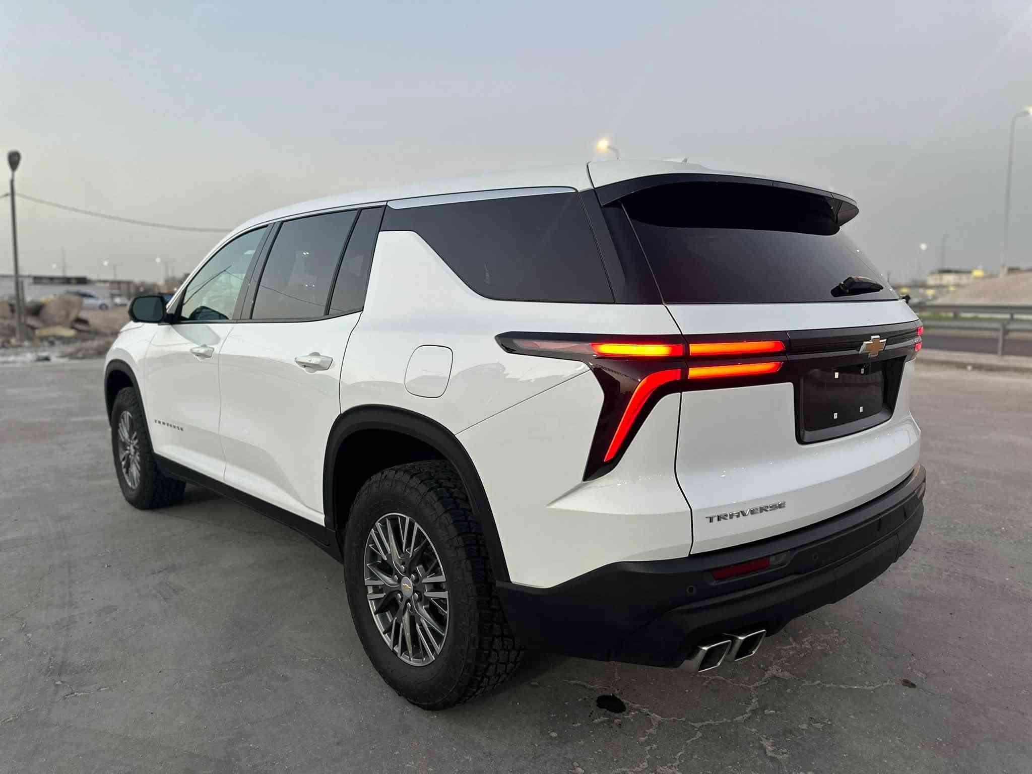 شوفرليت ترافلس 2024 الشكل الجديد
الفئة LS
5 كامرات 
حساس خلفي 
جنطة كهرباء
تحديد مسار 

داخله شهداء يعني رقم مجاني سنتين تتحول باسمك

السيارة موجوده بالبصرة ***********

الضرر // بسيط جدا صبغ ربع الباب 

1GNEREKS0RJ143603

السعر 285 ورقة
