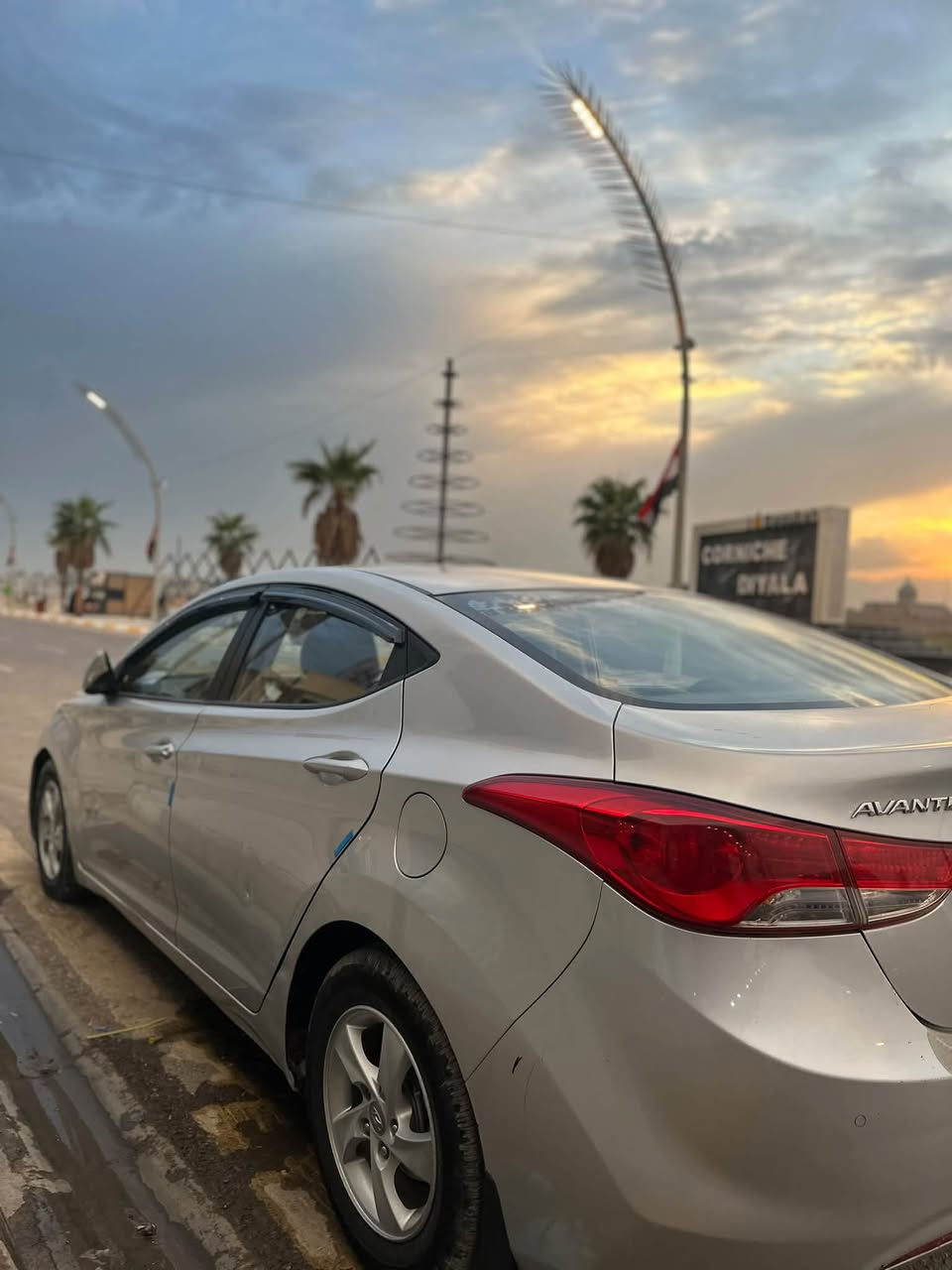 Hyundai Avante

افانتي خليجي 2014 للبيع
محرك gdi الاقتصادي 
كير ومحرك مكفولات
تبريد جديد
صدر سيارة مكفول 
دوشمه وداخل جديد 
سيارة ضررها جاملغ عكس السايق وبيها رصعات خفيفه بلباب الي خلف السايق 

السعر 97$
التواصل ***********
