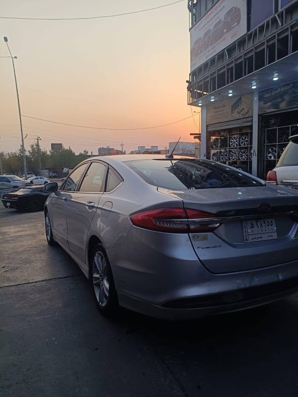 السلام عليكم 
فورد فيوجن هايبرد 2018
مبدل بيها جاملغات امامية وبنيد وارد امريكي بچم
ومصبوغه حزام
كير ومكينة وتبريد فول
فول مواصفات عده فتحة 
سنوية منتهيه بهاي السنة
السعر 88 وبيها مجال قليل
مكان السيارة البصرة
*********** البصرة, العراق
