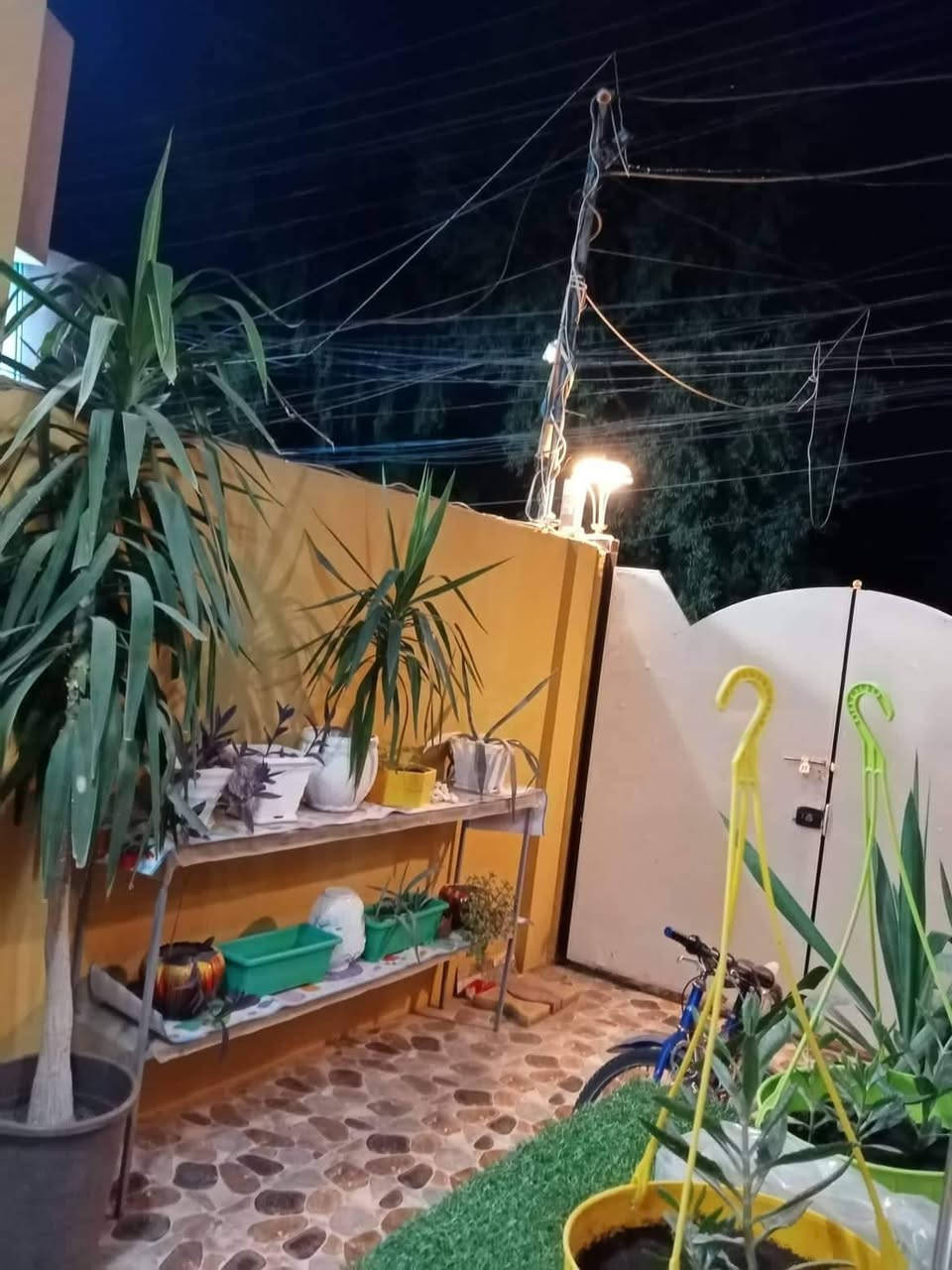 بيت 100متر حي السماح الاولى طابق اول استقبال وهول وغرفة نوم ومطبخ وصحيات ومنور الطابق الثاني  ما كامل غرفتين وهول وصحيات وبلكونة التواصل***********
