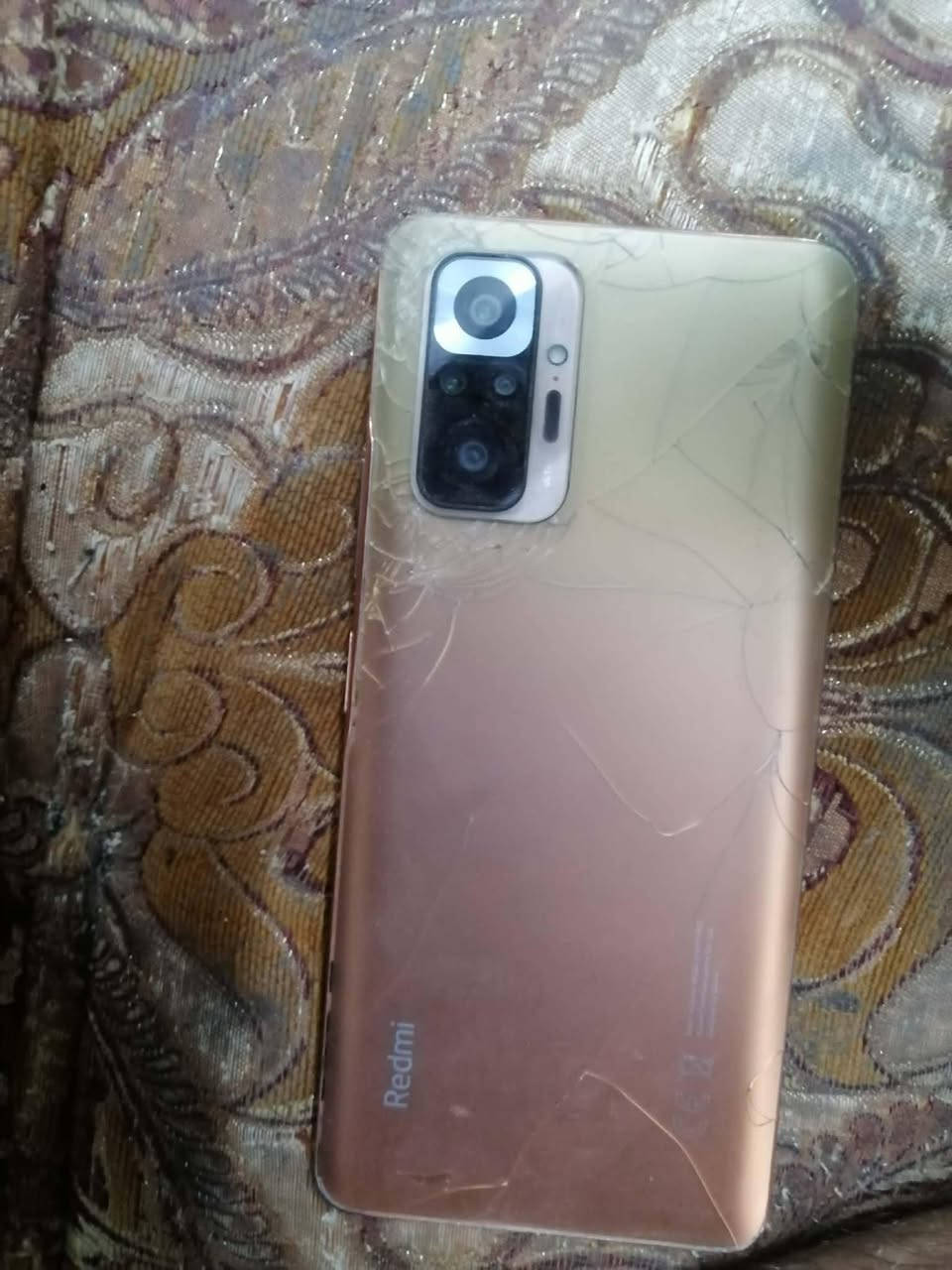 للبيع جهاز ريدمي نوط 10ابرو الجهاز عل كيبل مالو يشحن بس غير كيبل ايشكل ايعوزو تبديل مكان الشحن ***********غير متواجد عل فيس
