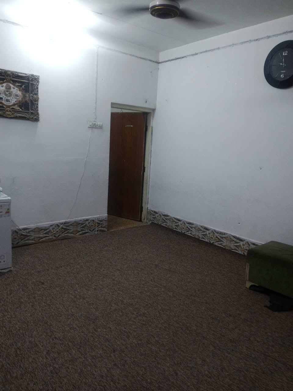 بيت بلبراكيه شارع المطار القديم مقابل مدرسه الجنائن الاهليه فرع المولده نضيف كلش وسعر مناسب البيت طابوك وكاشي اتصال *********** مساحه 100مواجهه6ونزال17البيت نضيف وحاليا فارغ سعره قفل 15 ويرهم اقصاد مقدمه 10ولشهر 500
