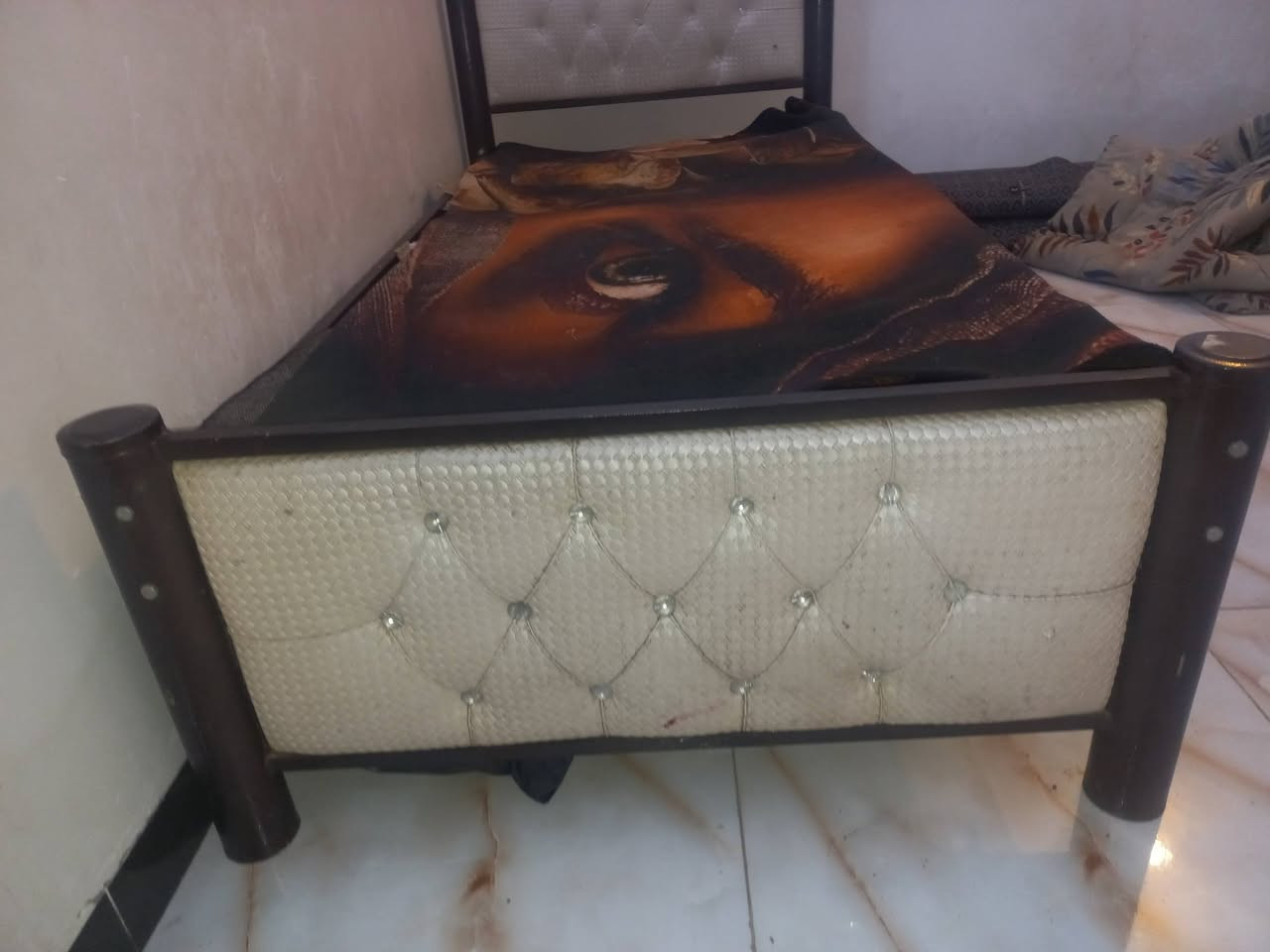 سلام عليكم جرابي حديد عدد 2 للبيع سعر ال واحده 30 وبيه مجال بصيط متواجد واتساب  واتصال *********** غير متواجد علا الفيس
