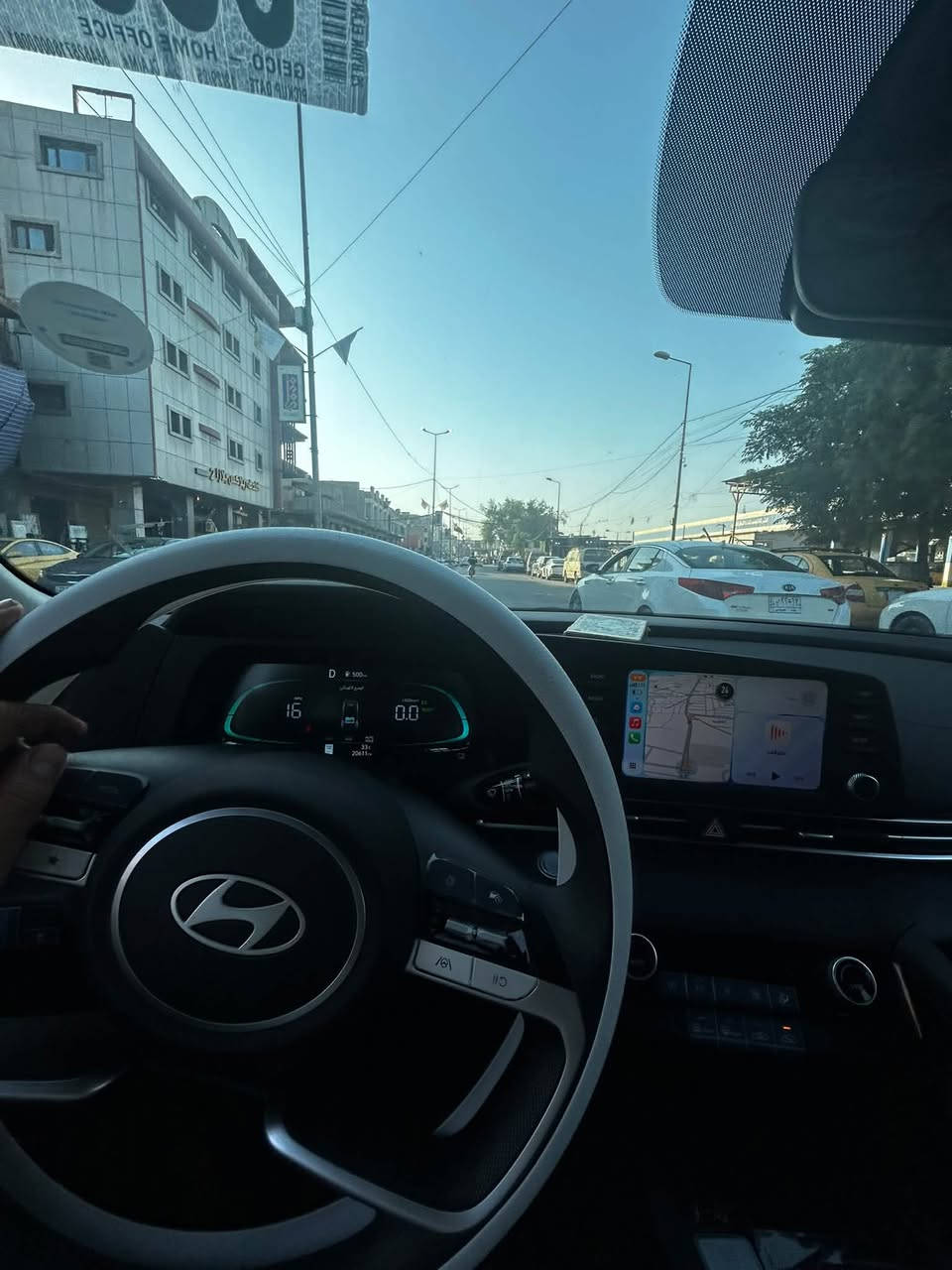 مراوس  سني هندي ***********
للبيع هيونداي إلنترا هايبرد 
حادثها كلين فقط بارد بلجنطه 
▫️ الموديل: 2025
▫️ اللون: أبيض صدفي
▫️ الوارد: أمريكي 🇺🇸
▫️ رقم التسجيل: أربيل بأسمي 
▫️ الممشى:19 ألف ميل
✅ تشغيل بصمة + دخول ذكي
Apple CarPlay & Android Auto ✅

✅ كاميرا خلفية
✅ شاحن لاسلكي
✅ سايد بريك كهربائي (بصمة)
auto hold ✅
✅ مثبت سرعة

✅ نظام المحافظة على المسار (Lane Keep Assist)
✅ نظام التحذير من الاصطدام الأمامي مع الفرملة التلقائية
✅ مراقبة النقطة العمياء

✅ جنوط ألمنيوم

✅ وسائد هوائية وأنظمة أمان متكاملة
✔️ السيارة نظيفة جداً، 
📍 المكان: بغداد الحريه
