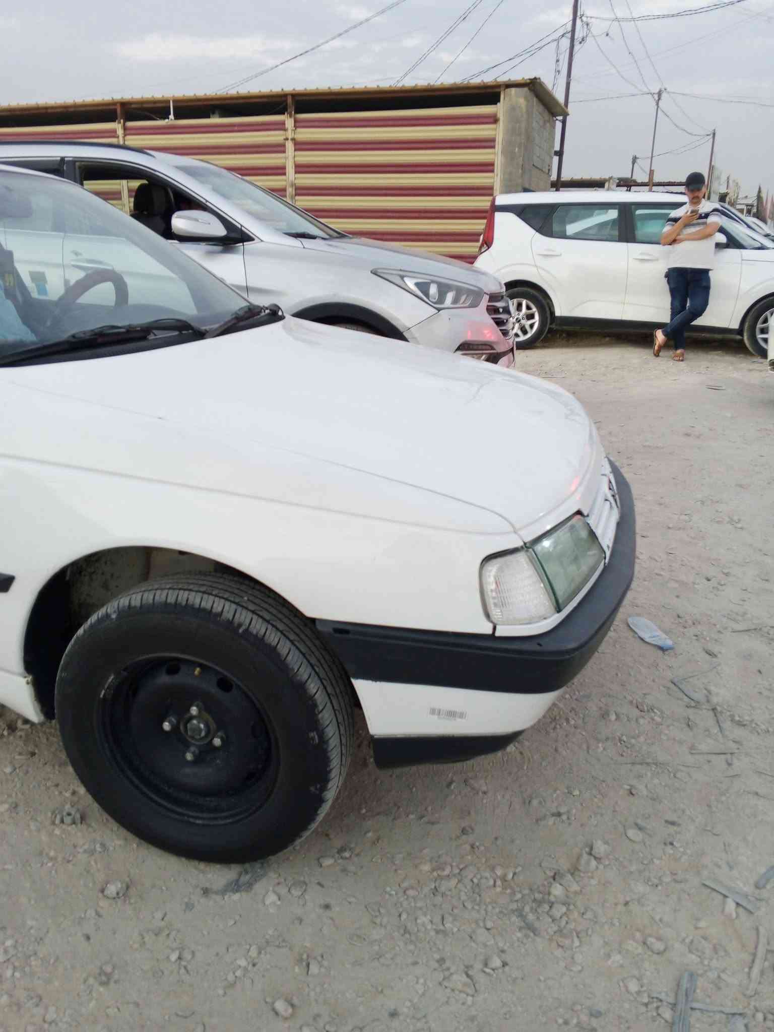 السلام عليكم بيجو 405موديل 12كفاله عامه سياره جديده تبريد ثلج تخم تاير حدايه جديده رقم قادسيه
 تحويل ثاني يوم سنويه ل 28 السعر 38وبيه مجال قليل 
مكان السياره الديوانيه 
تصال عله الرقم ***********
