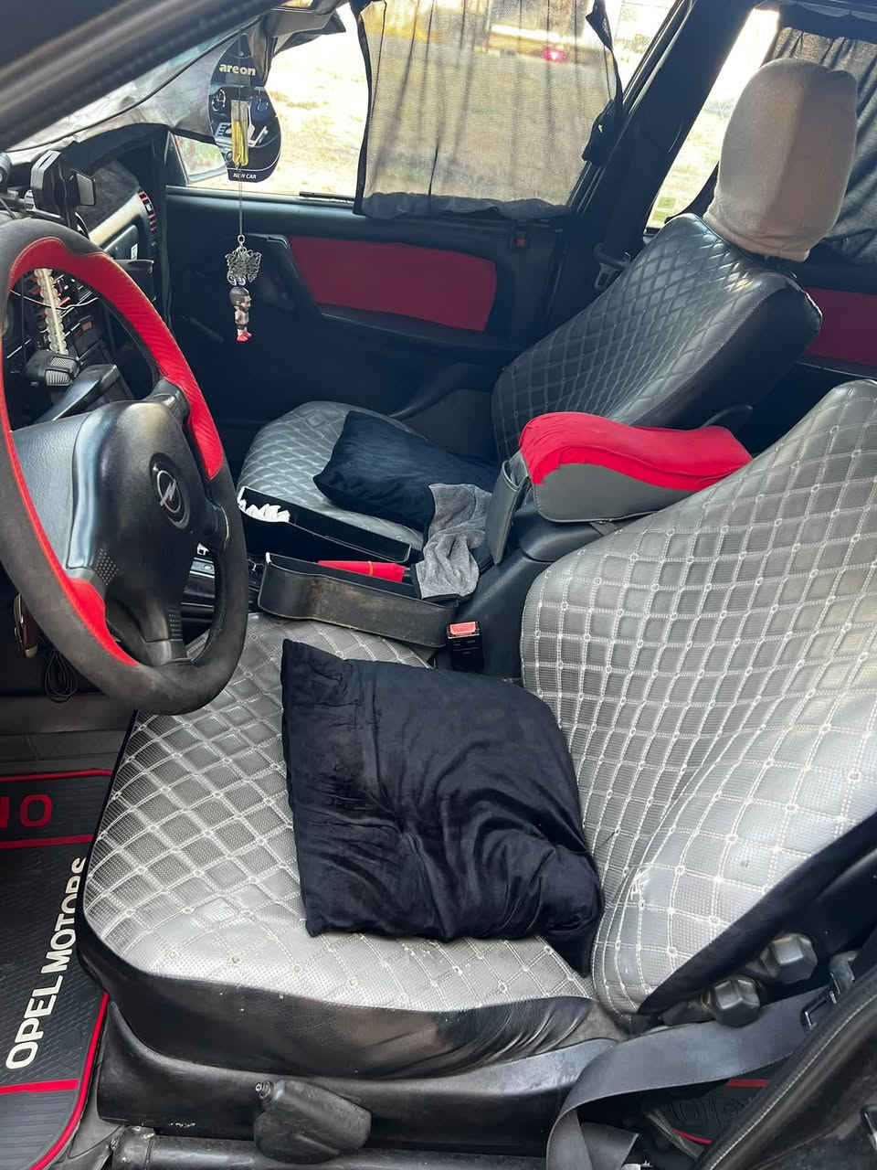 سلام عليكم اوبل اوميكا 1992 محور بطه vvt2500 محرك وكير شرط سياره مال بيت ونظيفه تخم تاير بطاريه جديده صدر امامي اخو جديد سنويه 2029 تحويل شرط باسمي سياره ناقصه تبريد وبيه جراد فقط مكانه كركوك سعره 38 بيه مجال بسيط رقم ***********
