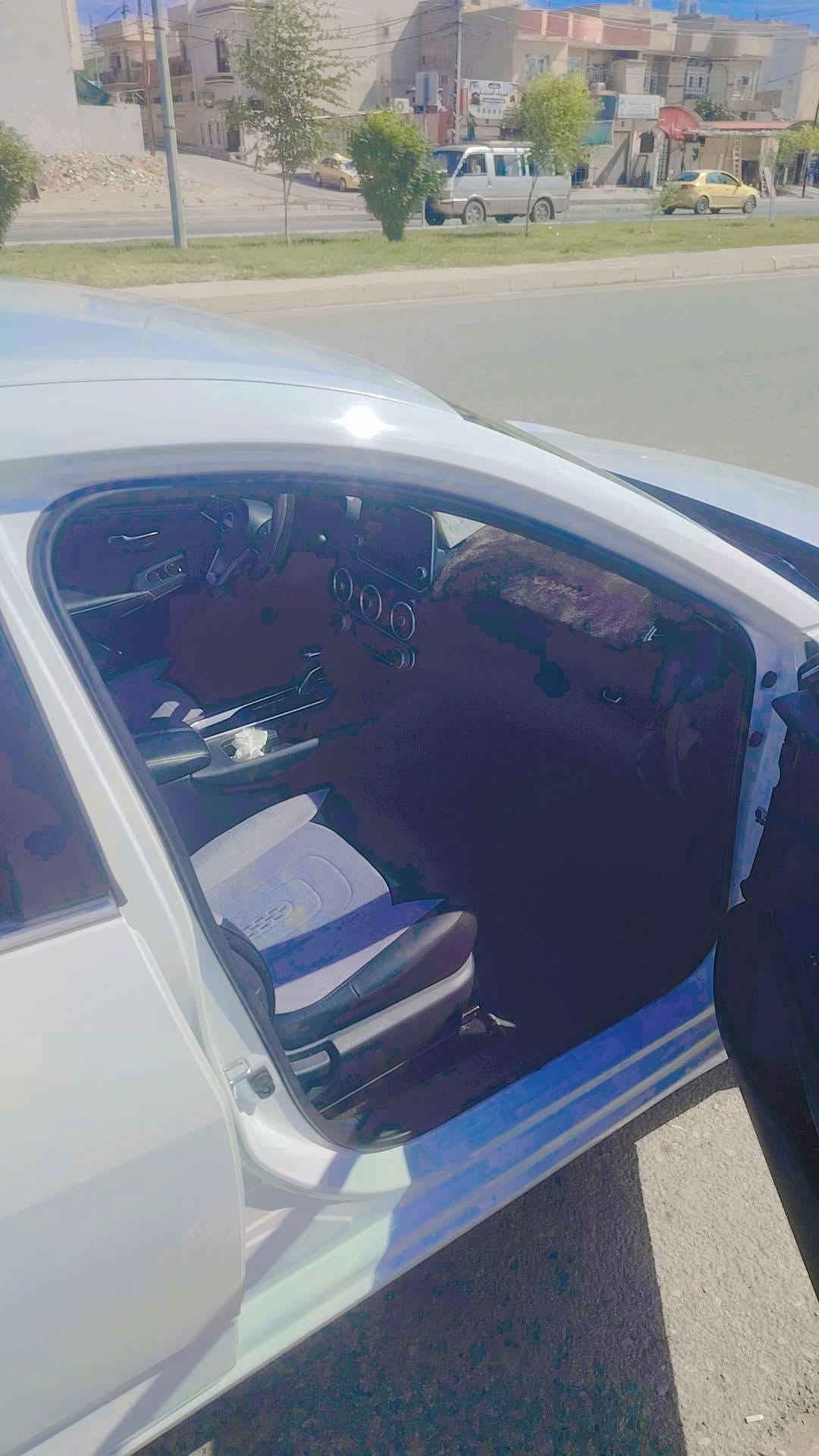 🚗 للبيع نيسان سنترا SV موديل 2025

*رقم اربيل

المواصفات:

ماشية 23 الف ميل 

* موديل: 2025

* الفئة: SV

* محرك 2.0 لتر بنزين

* ناقل حركة أوتوماتيك CVT

* دفع أمامي (FWD)

* كاميرا خلفية

* نظام التحذير من النقطة العمياء (Blind Spot Warning)

* نظام التنبيه عند مغادرة المسار

* مثبت سرعة ذكي

* نظام فرملة طوارئ أمامية

* شاشة وسطية مع دعم Apple CarPlay وAndroid Auto

* السيارة وارد أمريكا

*ايرباك راجع سستم

📌 رقم الشاصي (VIN):
3N1AB8CV3SY224072
ضررها فقط بالتاير بيها شبر يم الدوسه 

📞 للاستفسار:

***********

السعر:162 وبي مجال
