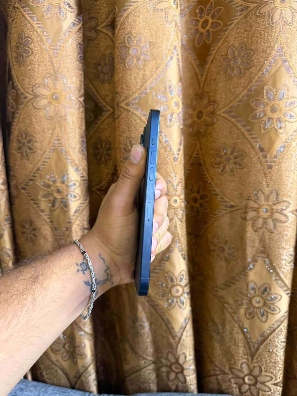 15 برو ماكس ذاكره 256 بطاريه 88 عربي شرق اوسط AA/A
الجهاز كلش كلش نضيف مكفول من كلشي 
مكاني بغداد حي الاعلام شارع البداله 
السعر 950 وبي مجال 
***********
