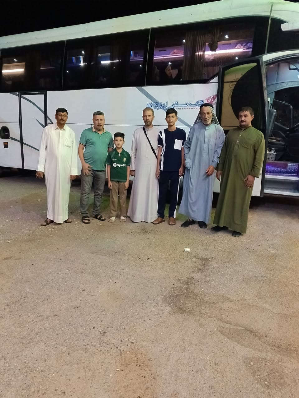 بعد توكل على الله تعلن حمله حجي جواد الزبيدي زياره الى ايران مزارات قم بيت نور واربعين علويه وجامعة جمكر وقد الامام الرضا عليه السلام واخوان الامام الرضا عليه يأسر وناصر خواجه مراد وبصلت الهرو ومكائن ترفيهي جبل النور باق مشهد يوم  9/3 النفر. 200عنون كوت خاجيه شارع .40 مده الرحله10 يوم ثلاث وجبات طعام في مشهد ***********
